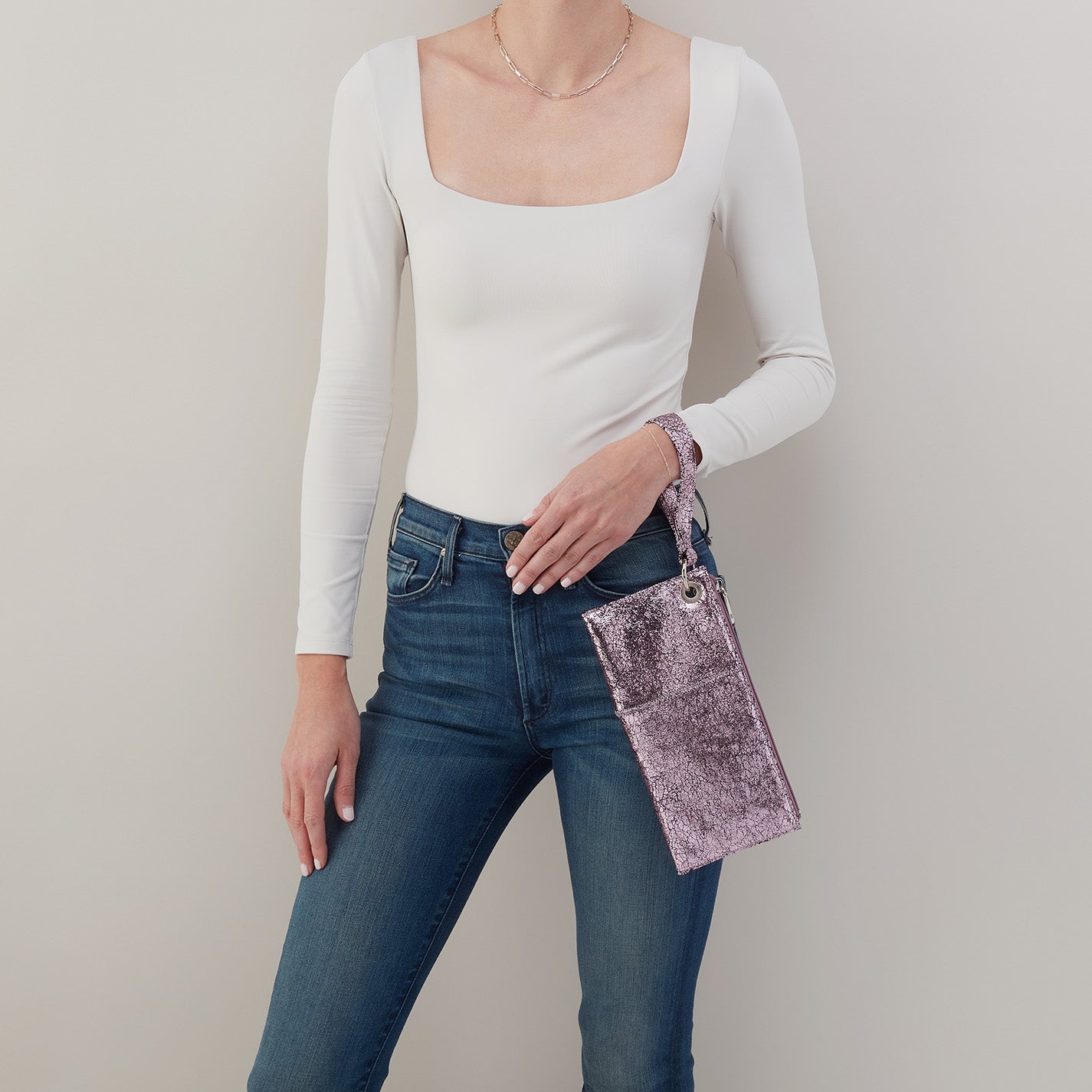 Vida Wristlet In Metallic Leather – Blush Crackle - HOBO