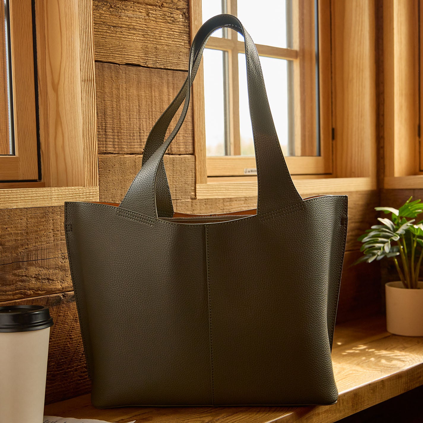 Vida Tote in Micro Pebbled Leather – Desert Palm - HOBO