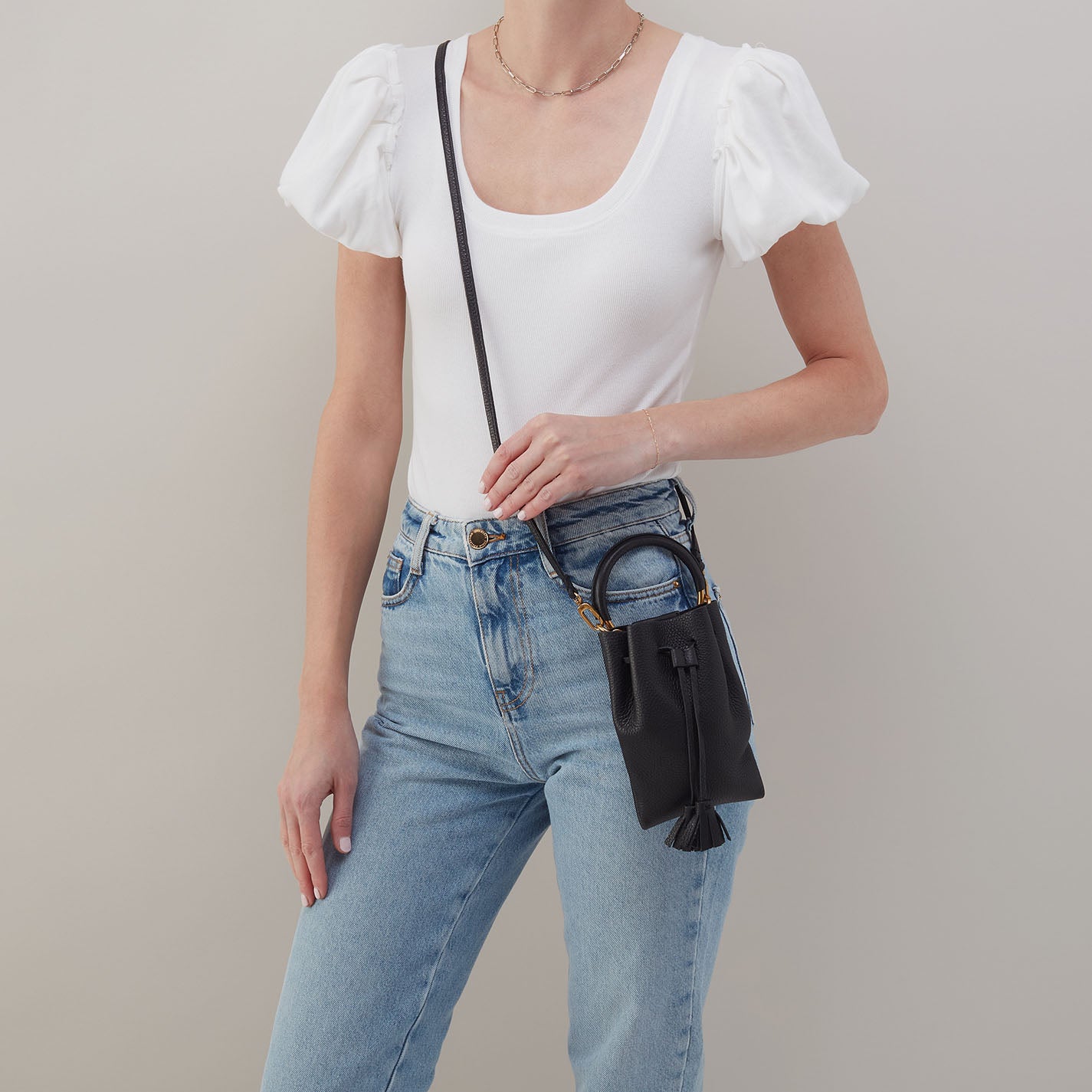 Eden Phone Crossbody In Pebbled Leather – Black - HOBO