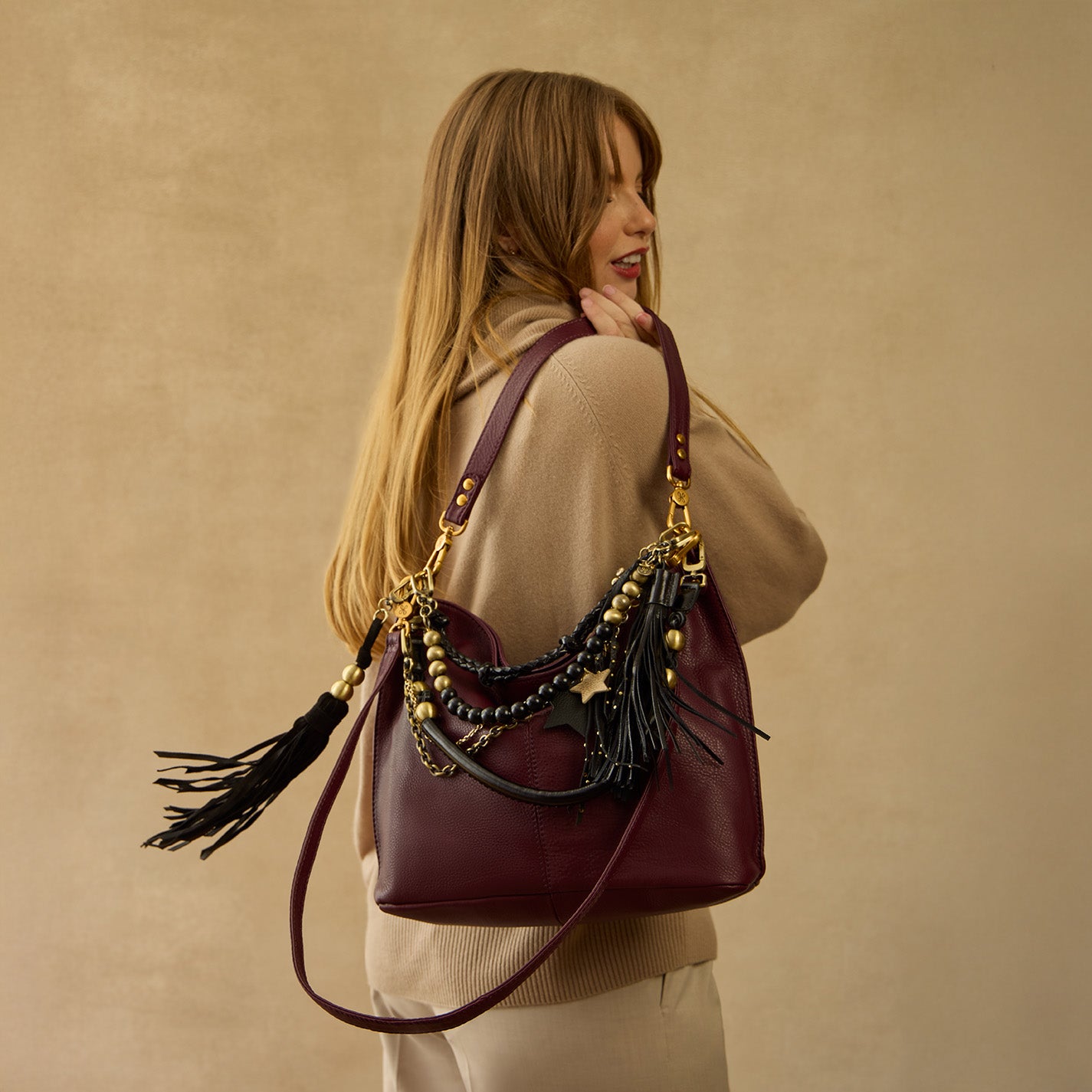 Pier Shoulder Bag in Pebbled Leather – Mulberry Glaze - HOBO
