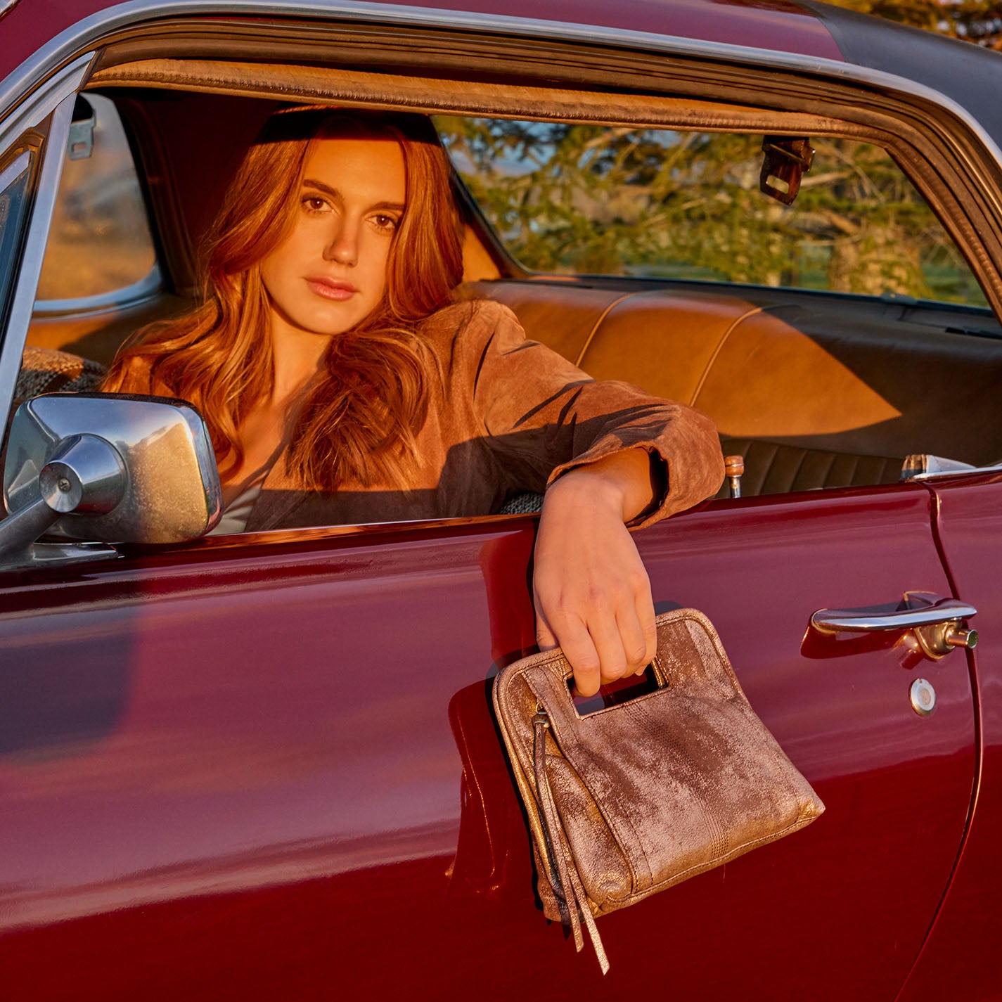 Ace Clutch in Metallic Leather – Cocoa Platinum - HOBO