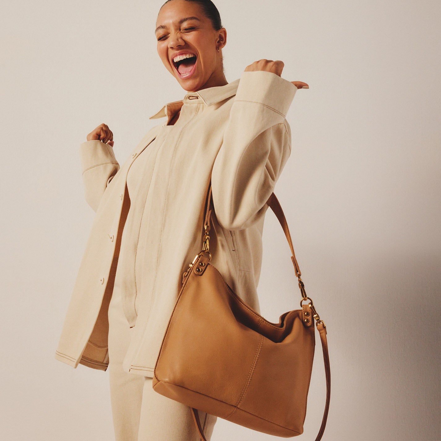 Pier Shoulder Bag In Pebbled Leather – Sandstorm - HOBO