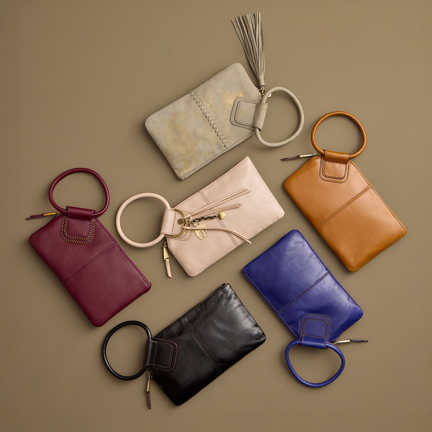 Sable Wristlet in Polished Leather – Winter Violet - HOBO