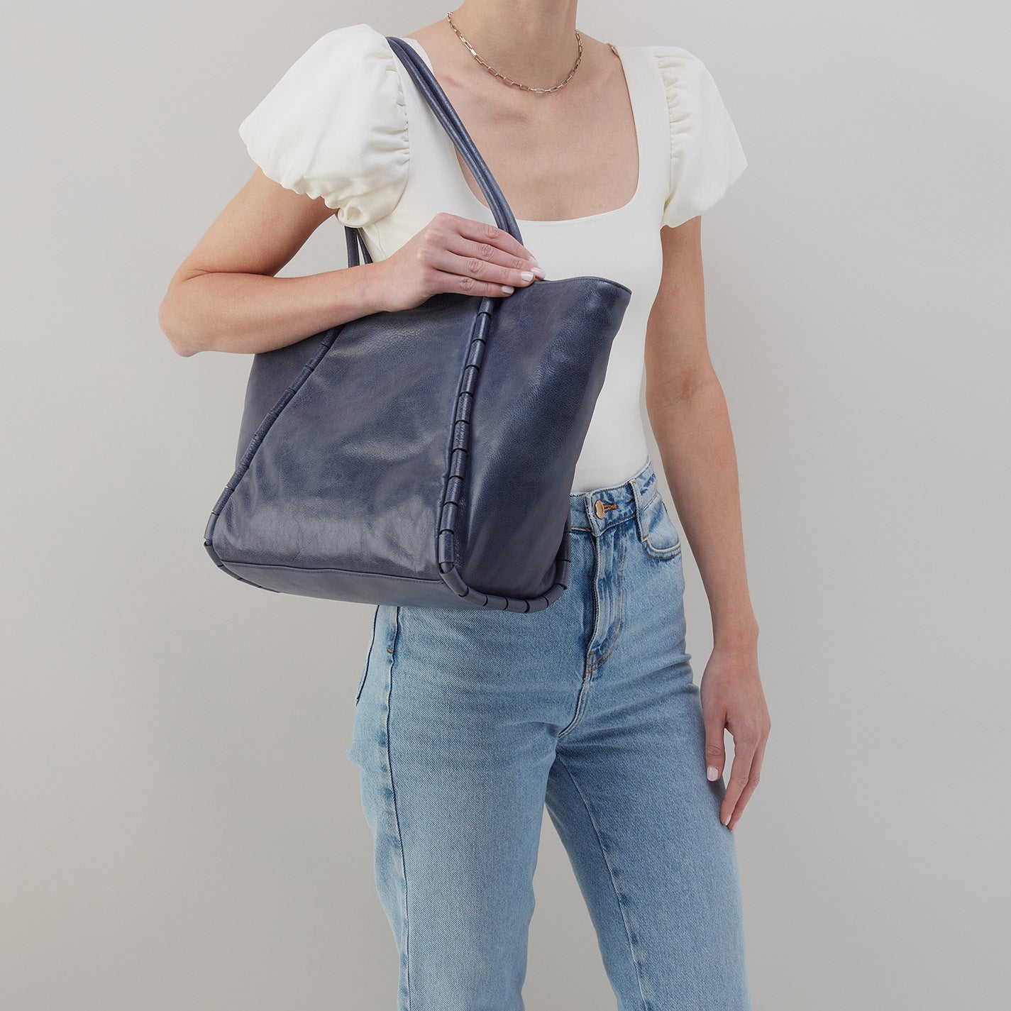 Phoebe Tote In Smooth Leather – Lapis - HOBO