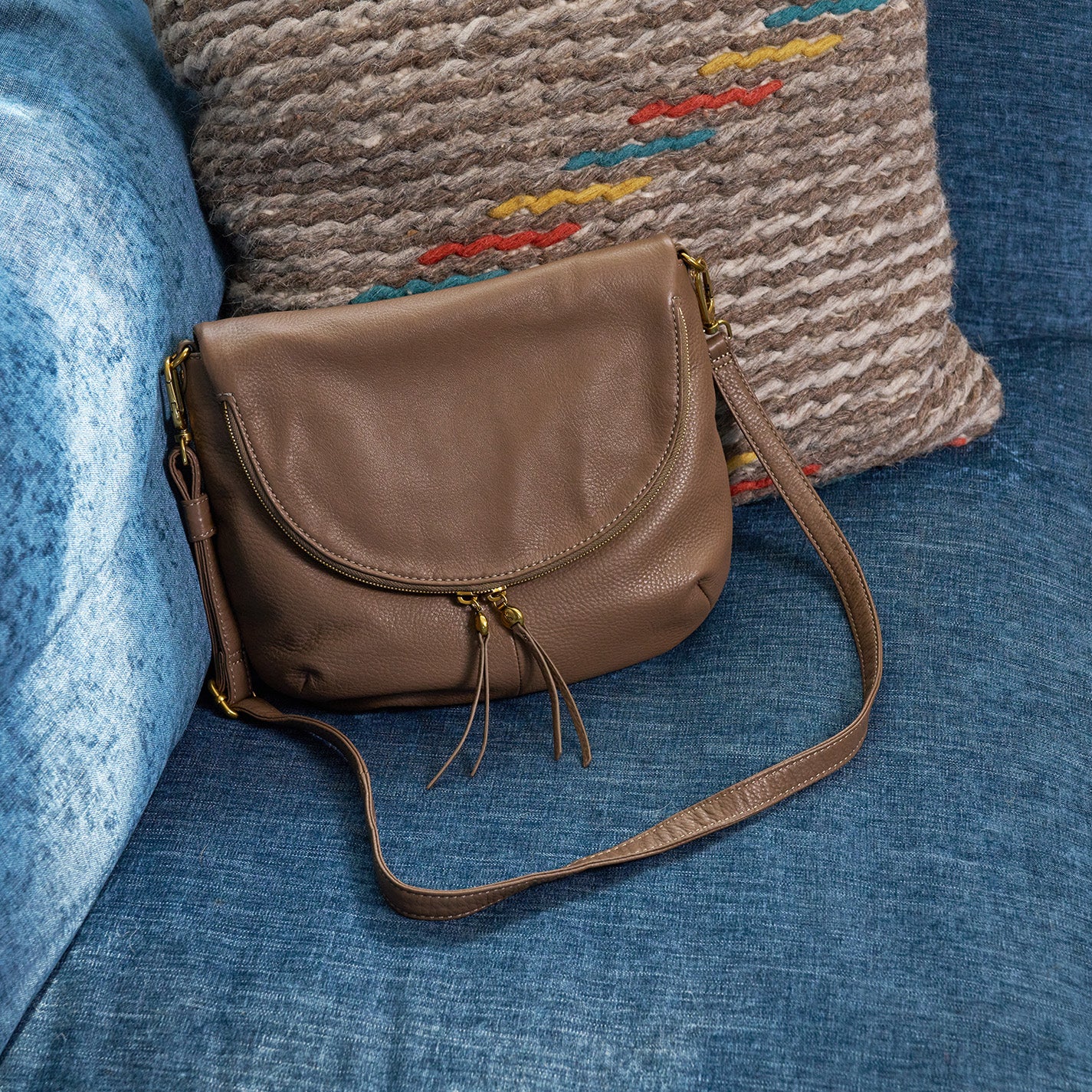 Fern Foldover Messenger In Pebbled Leather – Dark Elm - HOBO