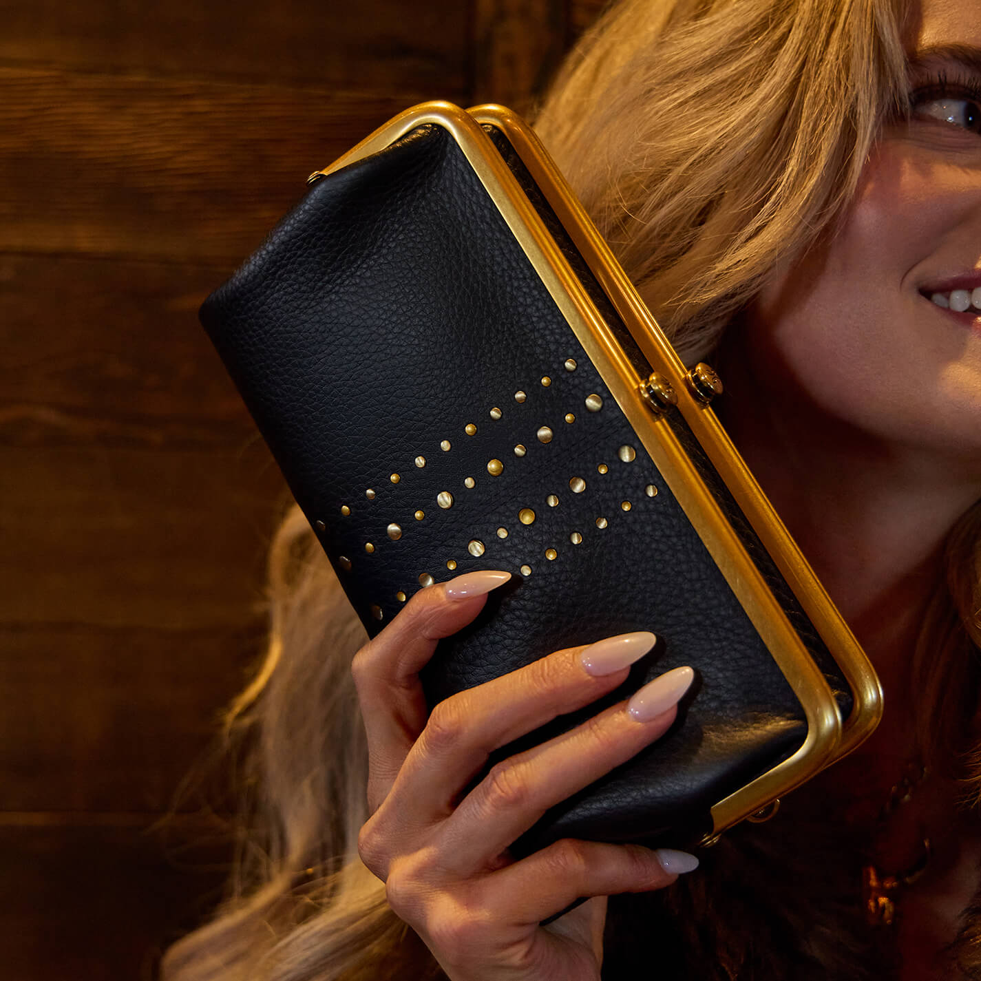 Lauren Clutch-Wallet in Pebbled Leather – Black With Studs - HOBO