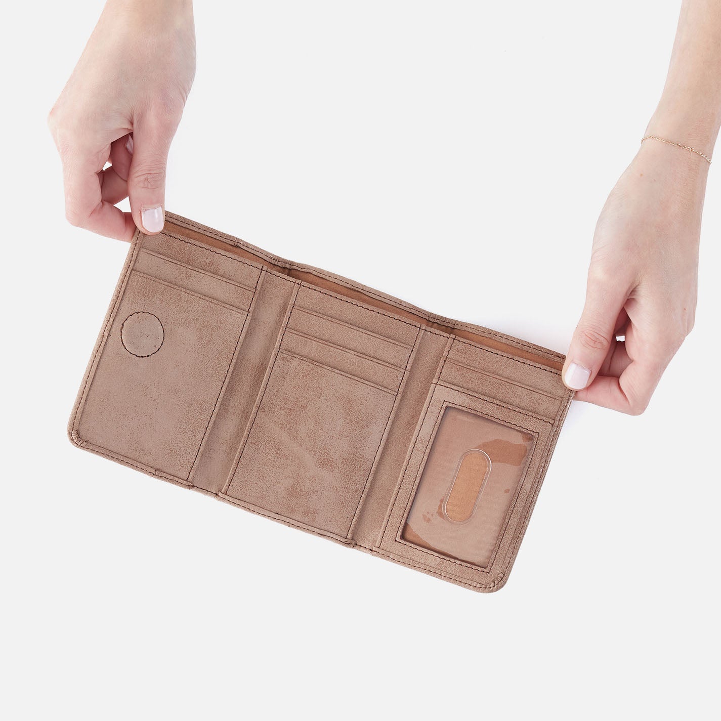 Jill Trifold Wallet In Buffed Leather – Hazel - HOBO