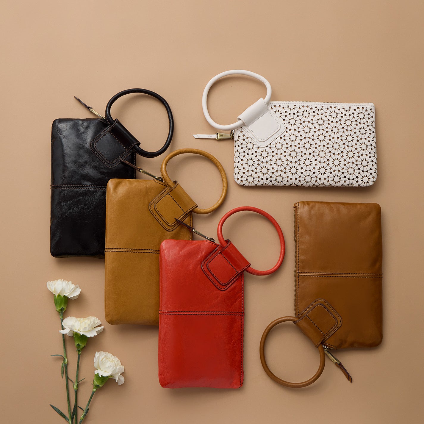 Sable Wristlet in Polished Leather – Black - HOBO