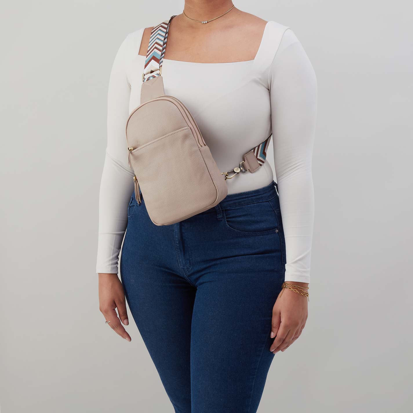 Cass Sling in Pebbled Leather – Warm Adobe - HOBO