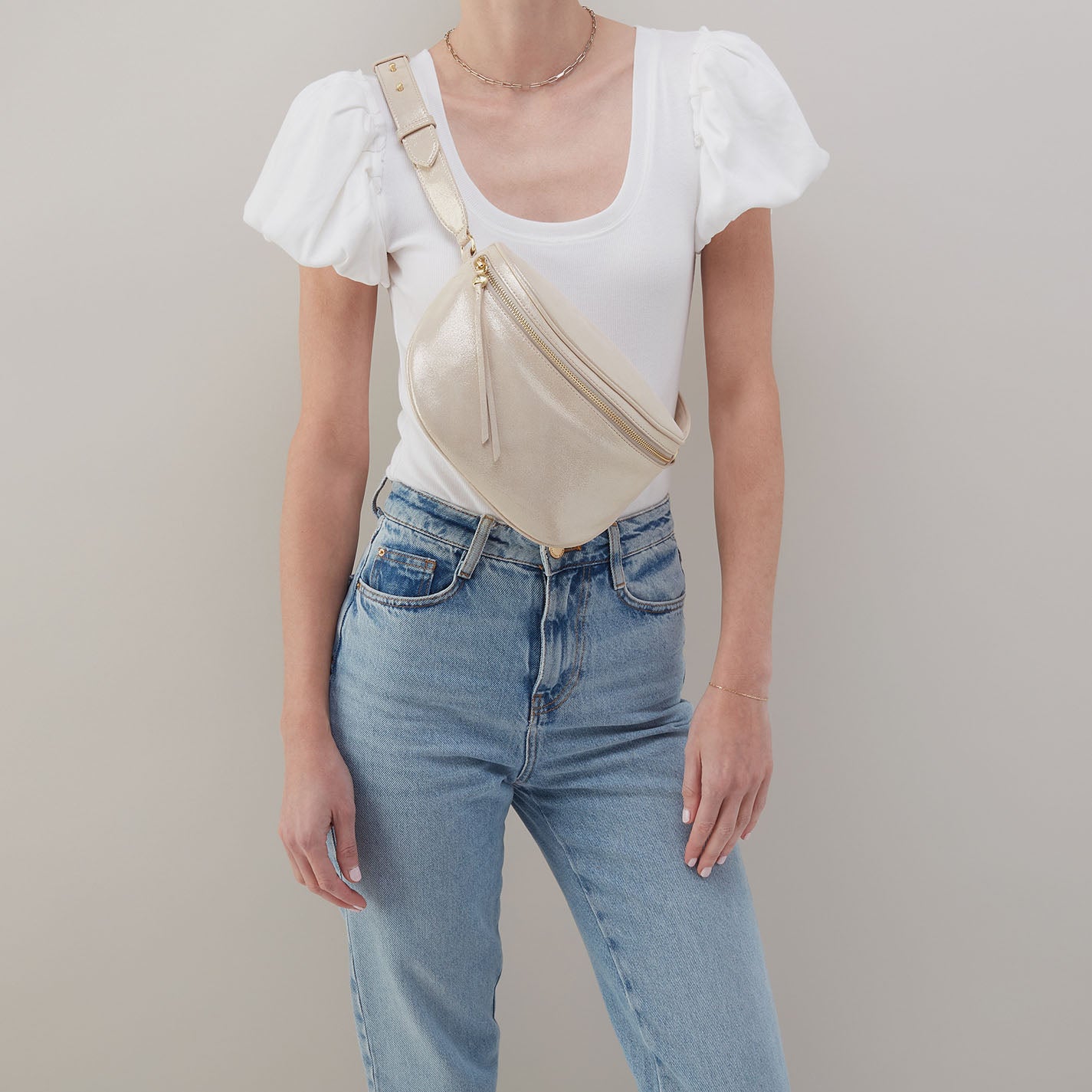 Juno Belt Bag In Metallic Leather – Sand Shimmer - HOBO