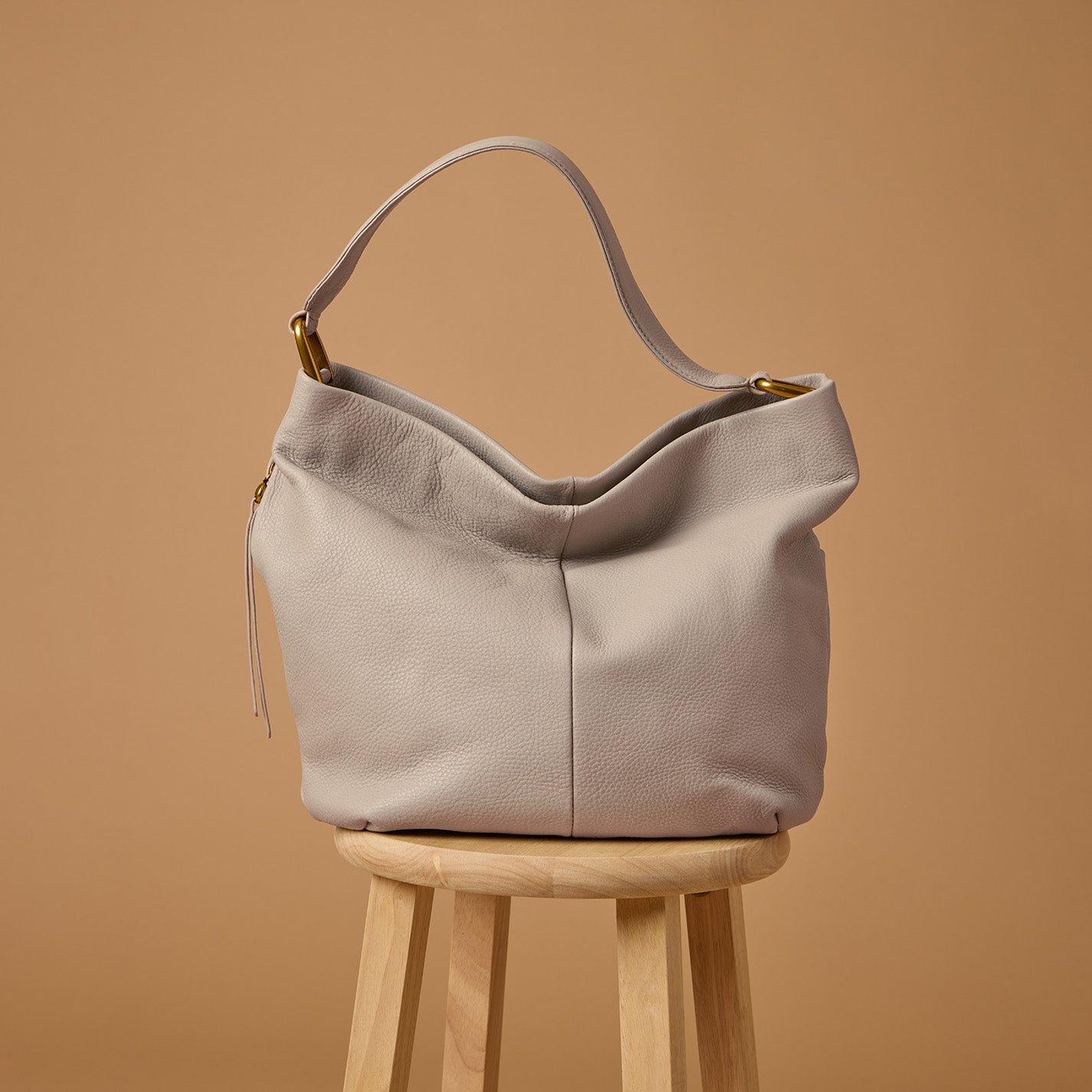 Harley Hobo In Pebbled Leather – Taupe - HOBO
