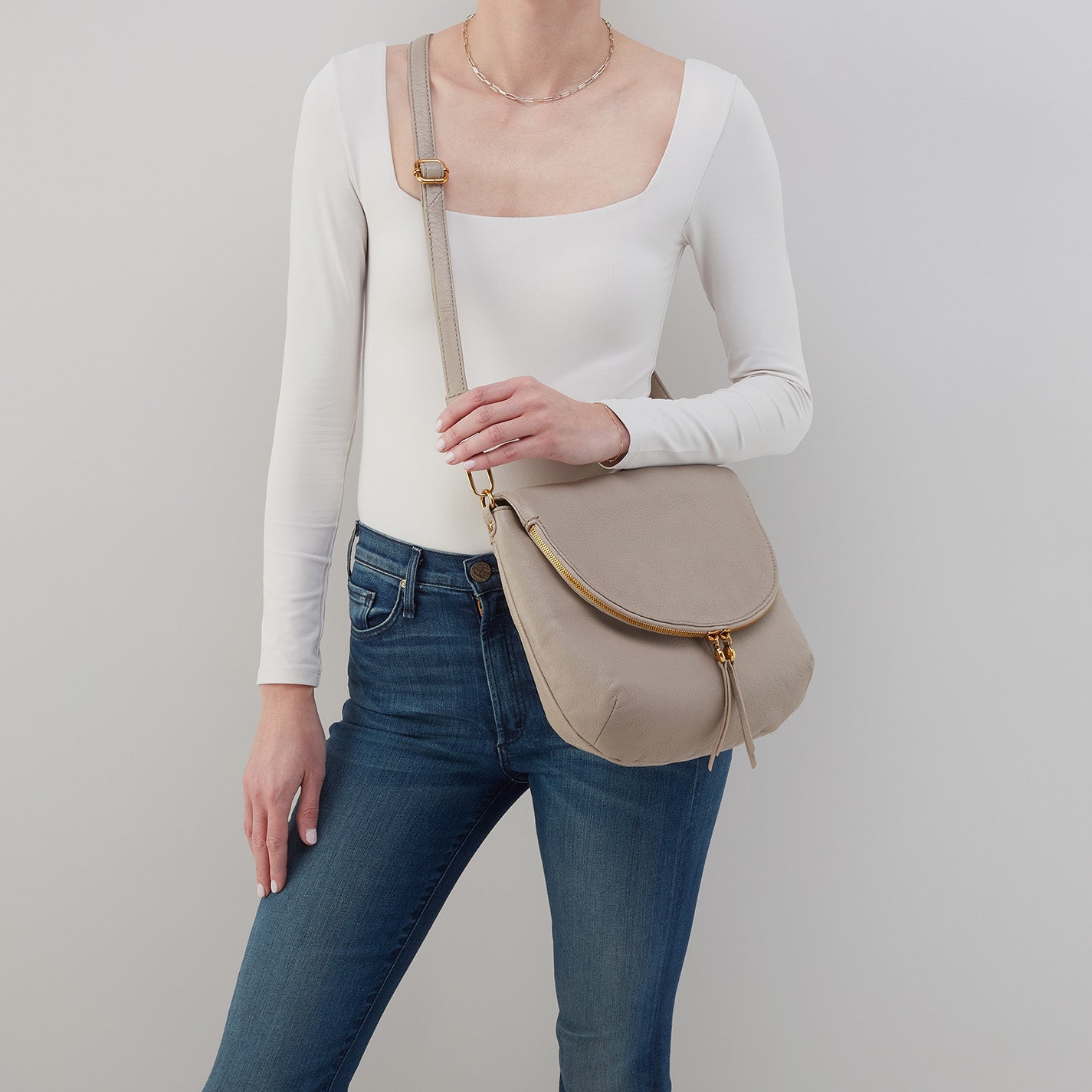 Fern Foldover Messenger In Pebbled Leather – Taupe - HOBO