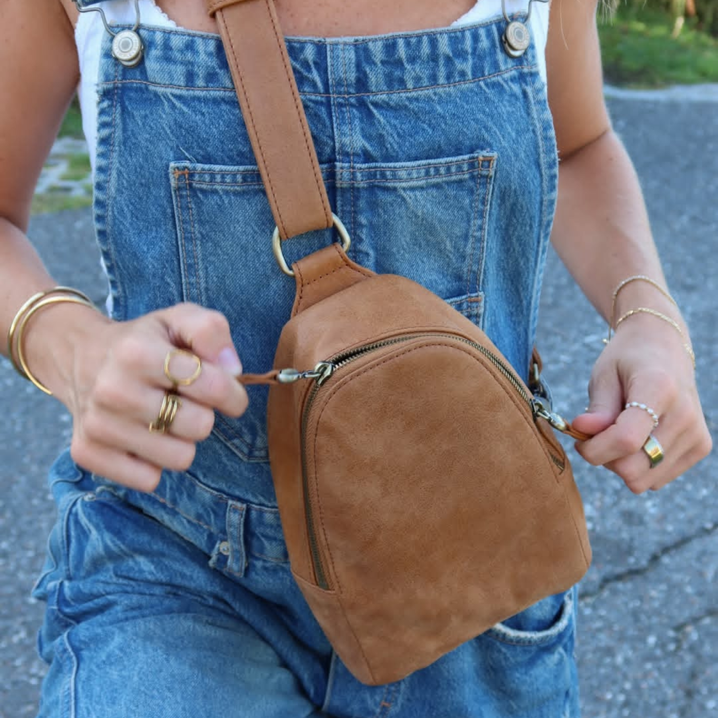 Fern Sling In Buffed Leather – Whiskey - HOBO