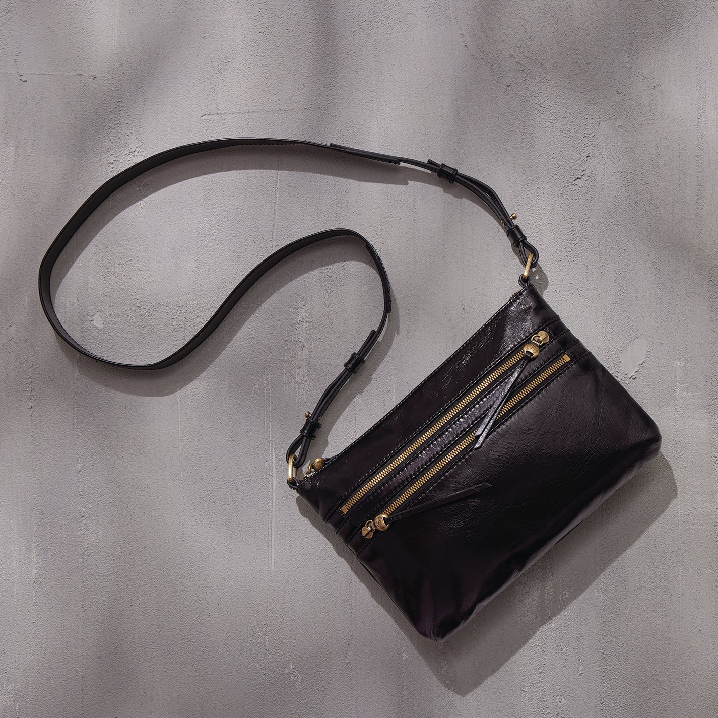 Billie Crossbody In Polished Leather – Black - HOBO