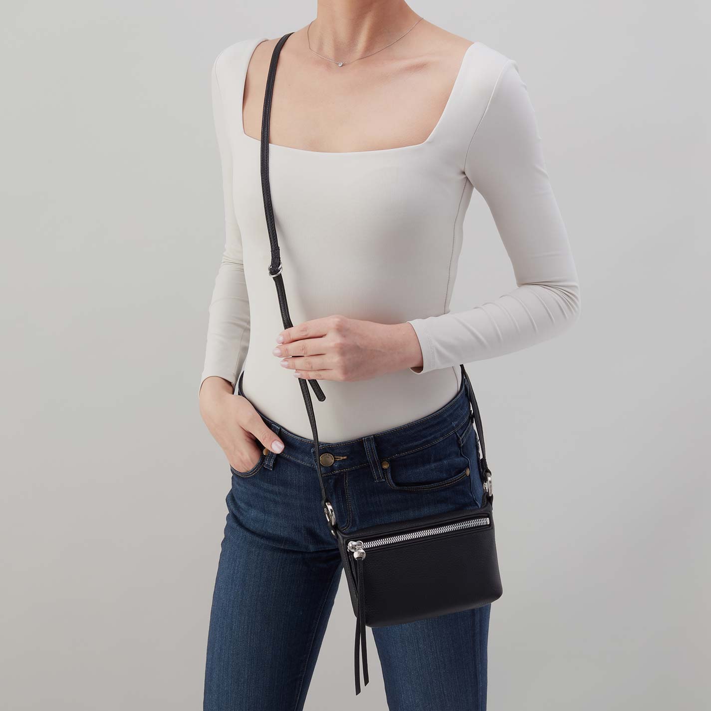Run About Crossbody in Pebbled Leather – Black - HOBO
