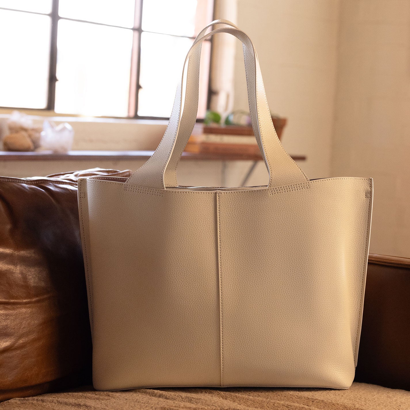 Vida Large Tote in Micro Pebbled Leather – Almond - HOBO