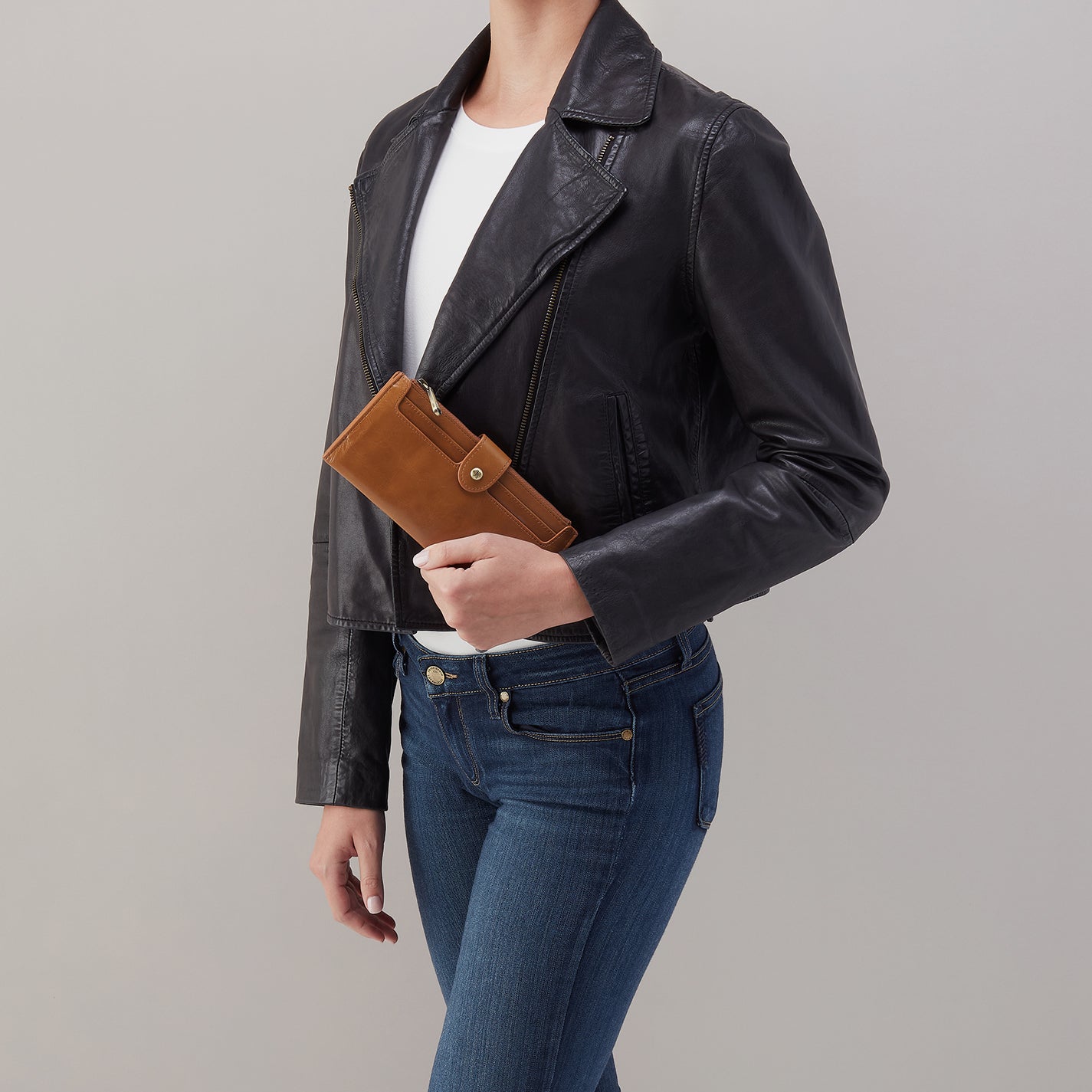 Dunn Continental Wallet in Polished Leather – Truffle - HOBO
