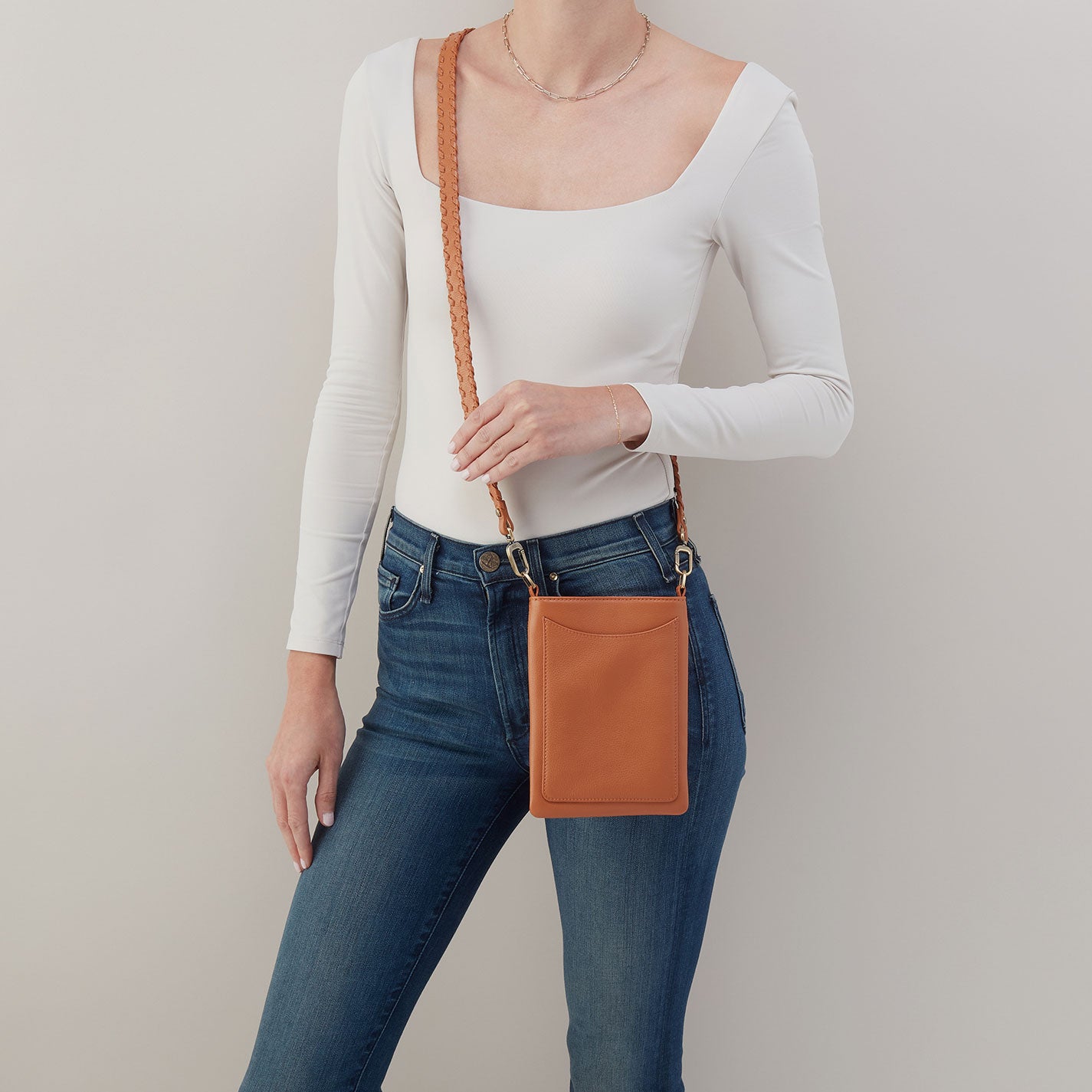 Tyler Phone Crossbody In Pebbled Leather – Butterscotch - HOBO