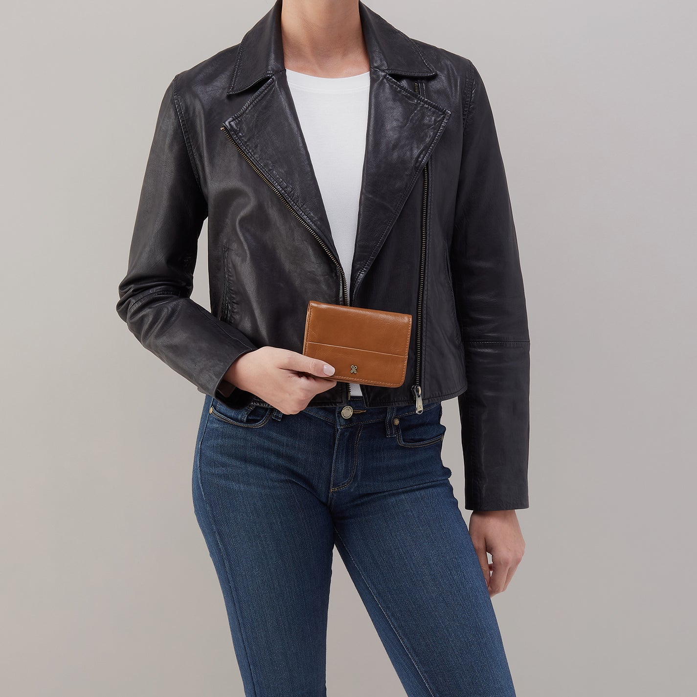 Jill Bifold Wallet in Polished Leather – Truffle - HOBO