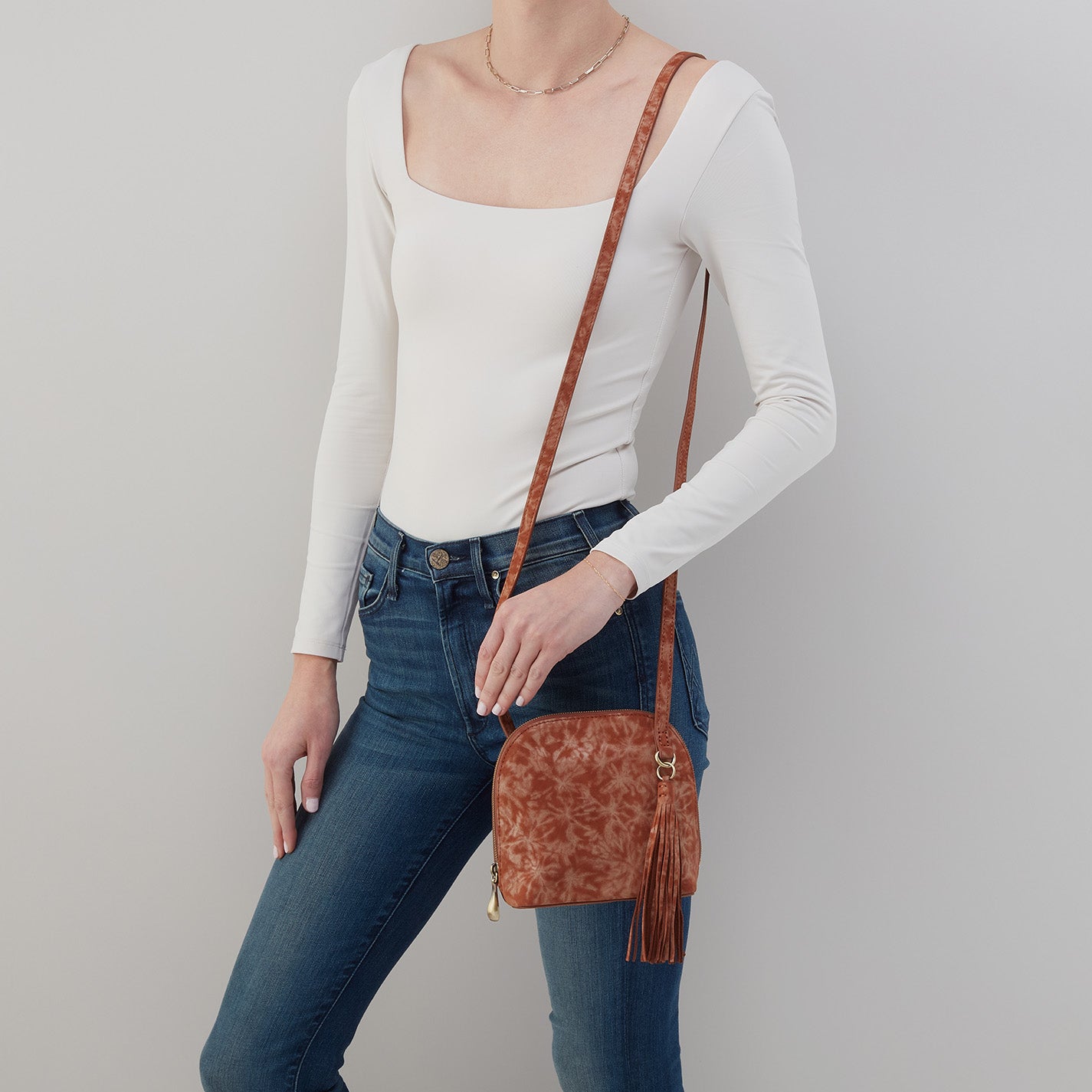 Nash Crossbody In Nubuck – Tumbleweed - HOBO