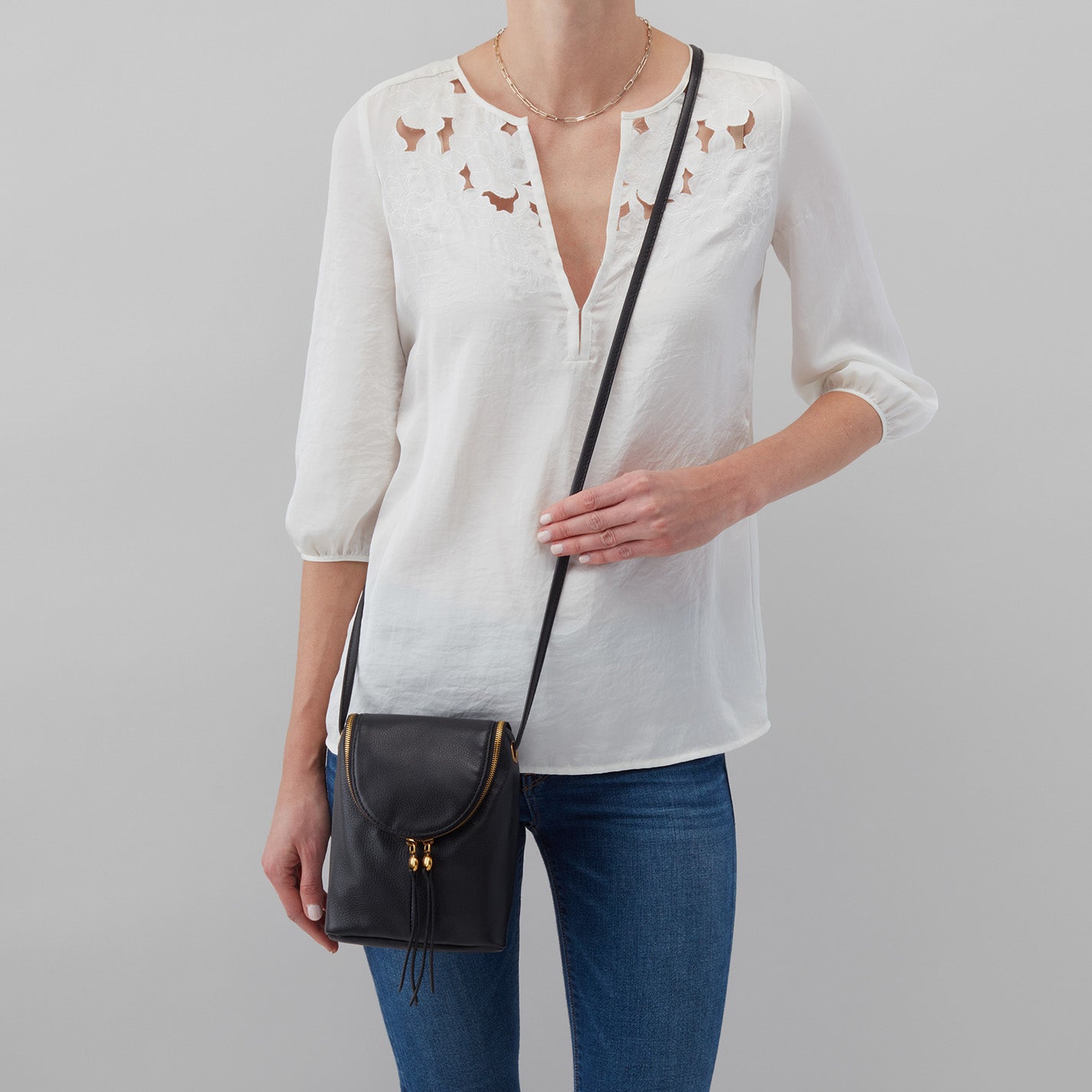 Fern Crossbody in Pebbled Leather – Taupe - HOBO