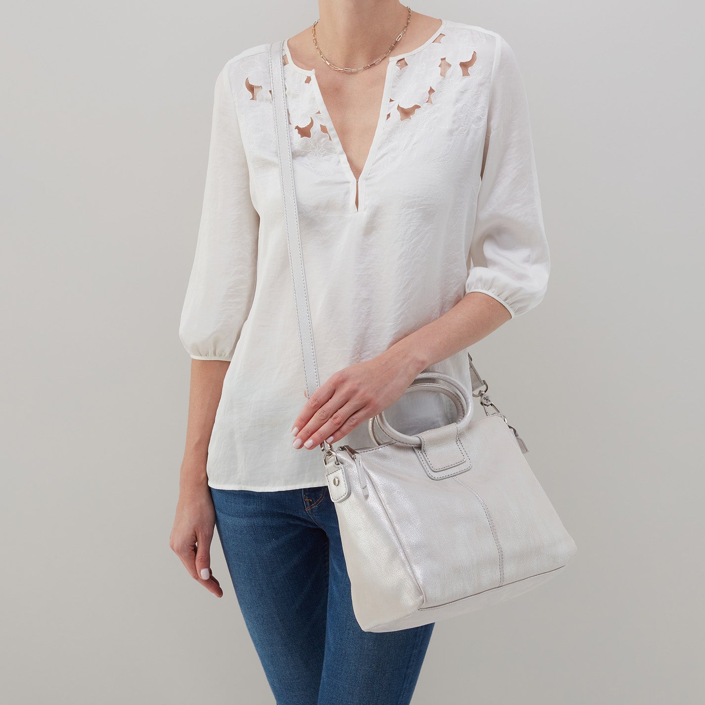 Sheila Medium Satchel In Metallic Leather – Silver - HOBO
