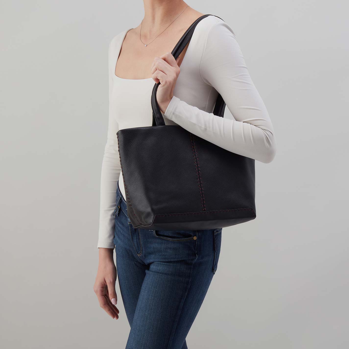 Austin Tote in Pebbled Leather – Black - HOBO