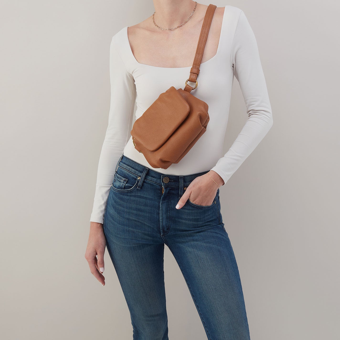 Harley Crossbody Sling In Pebbled Leather – Warm Honey - HOBO