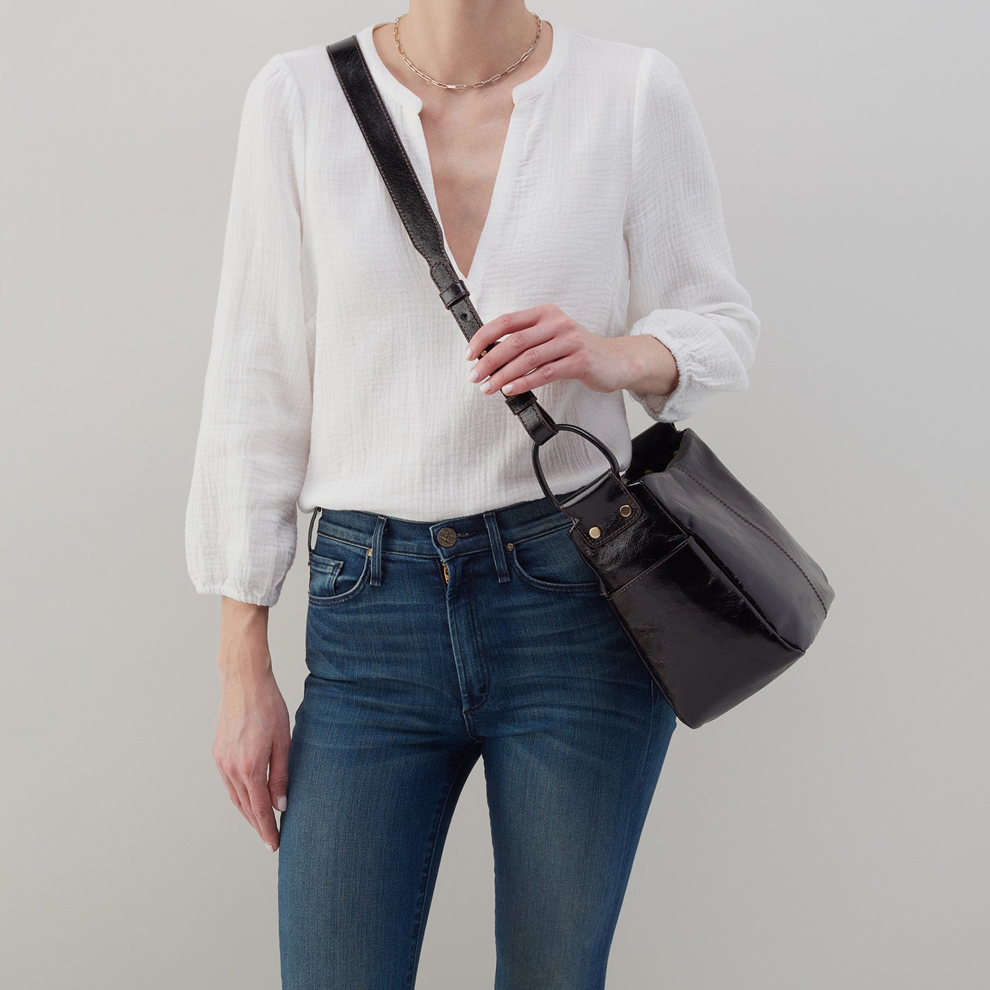 Sheila Crossbody In Polished Leather – Black - HOBO