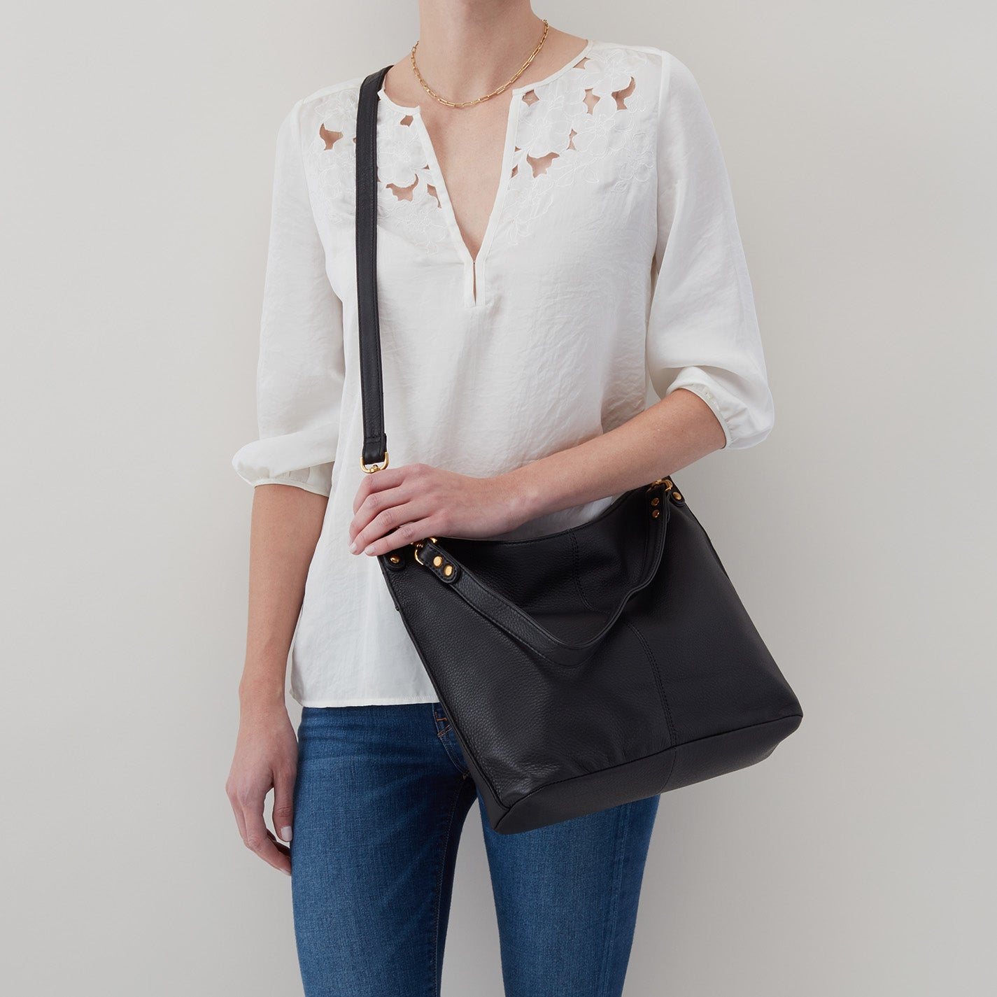 Pier Shoulder Bag In Pebbled Leather – Taupe - HOBO