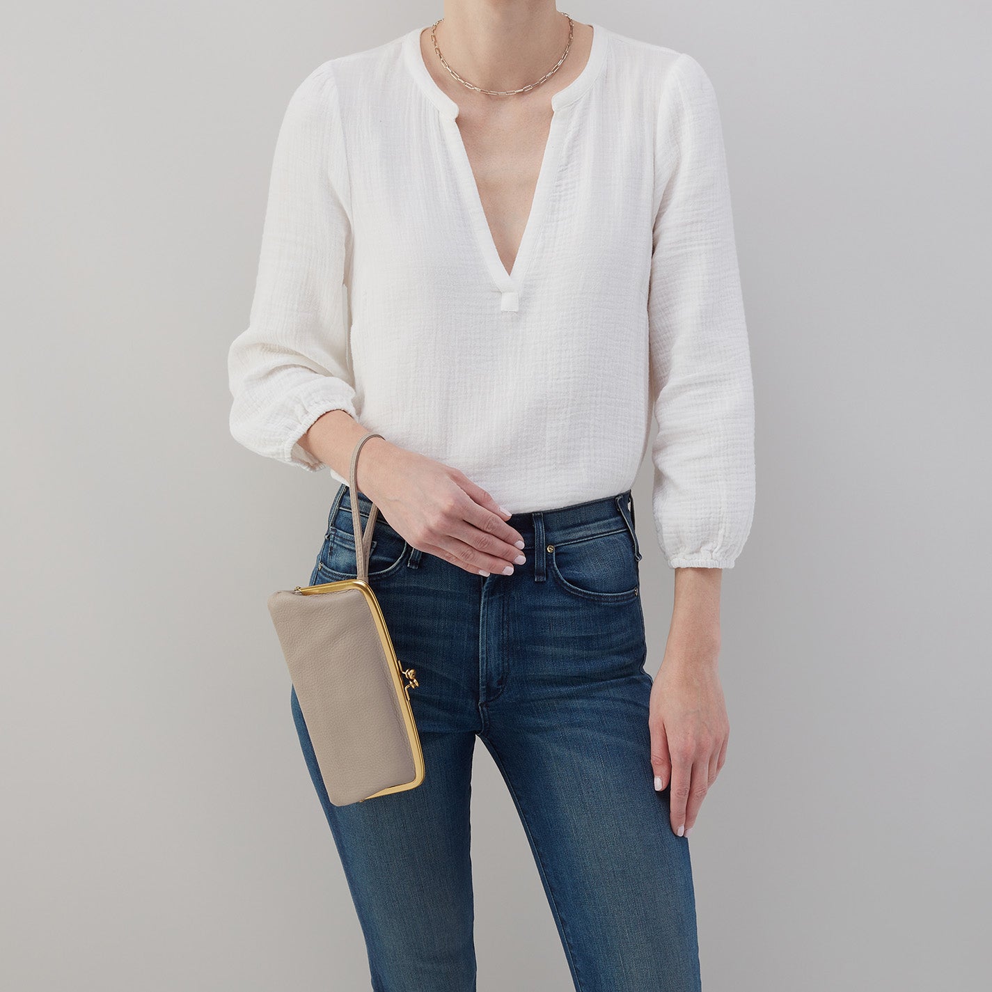 Cora Large Frame Wallet In Pebbled Leather – Taupe - HOBO