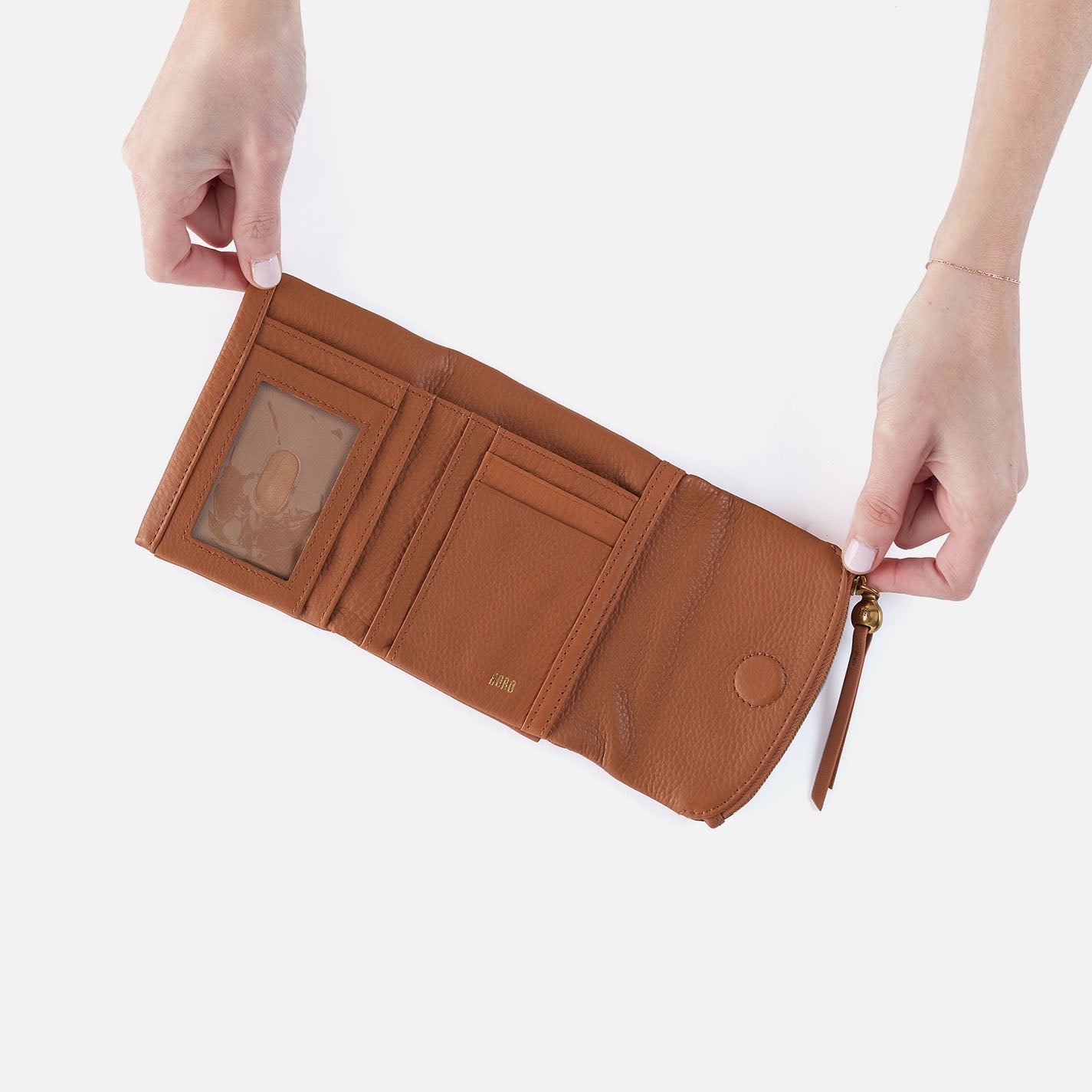Fern Medium Trifold Wallet In Pebbled Leather – Warm Honey - HOBO