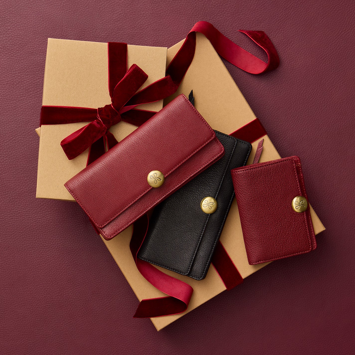 Hutton Large Wallet in Micrograin Leather – Red Dahlia - HOBO