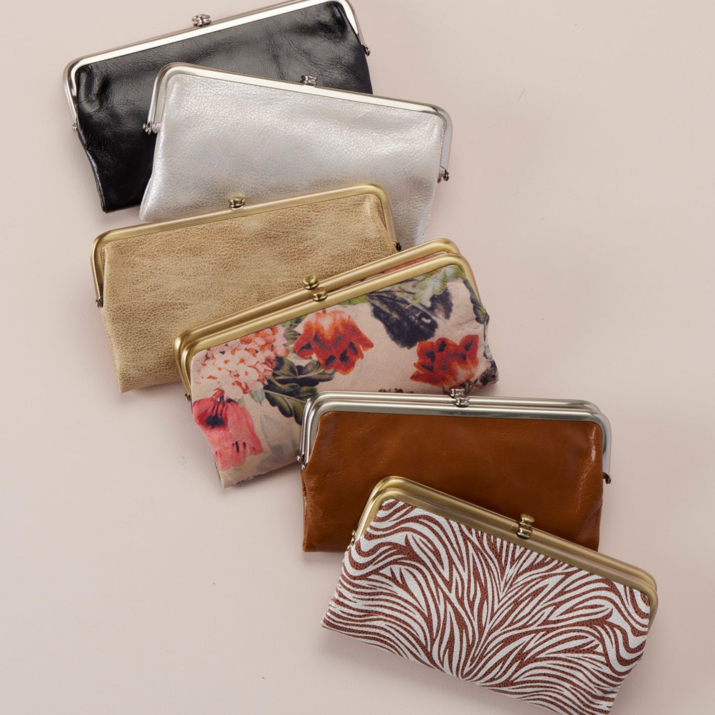 Lauren Clutch-Wallet in Metallic Leather – Silver - HOBO