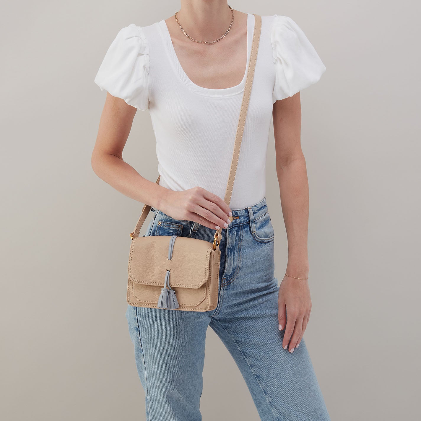 Eden Small Crossbody In Pebbled Leather – Linen - HOBO