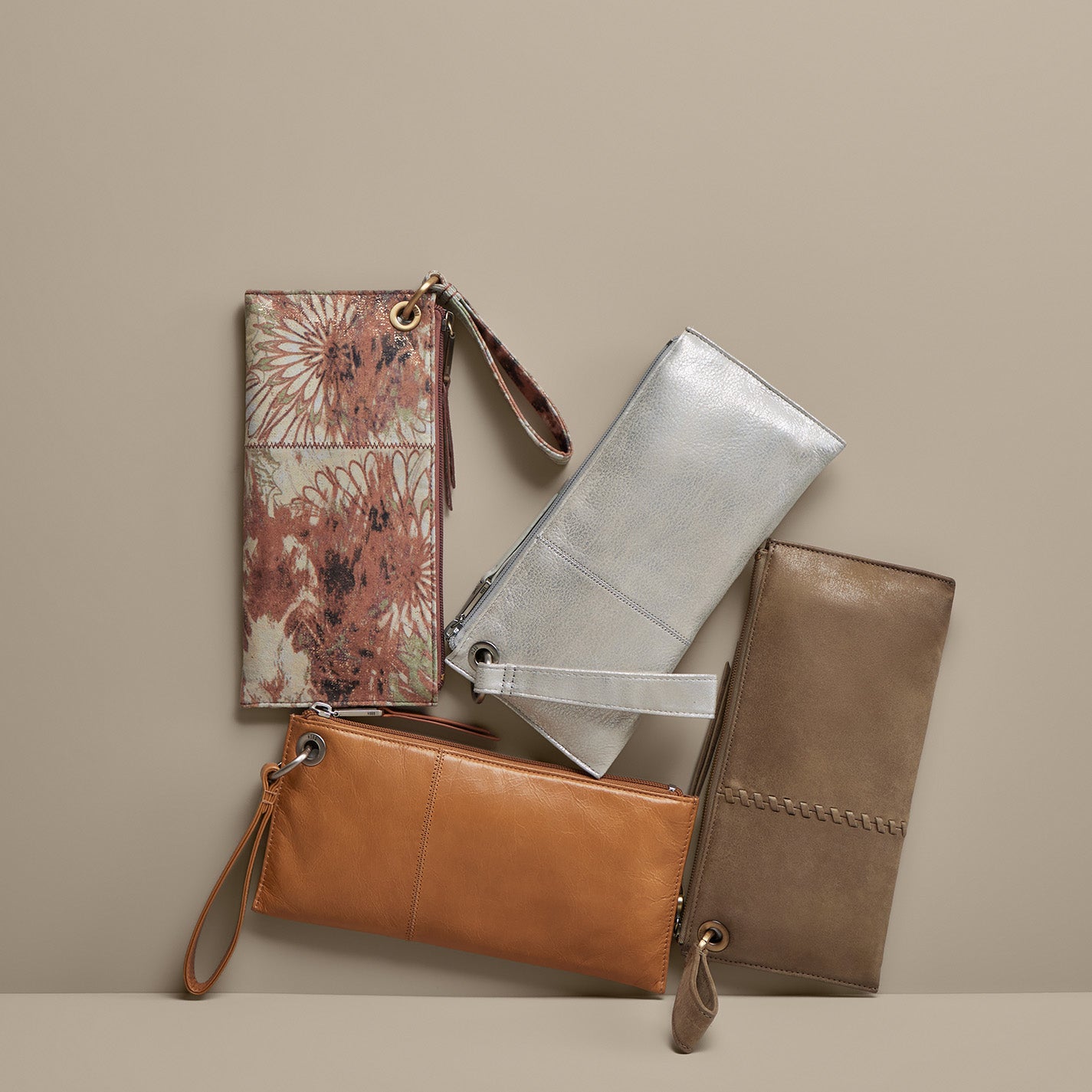 Vida Wristlet In Metallic Leather – Silver - HOBO
