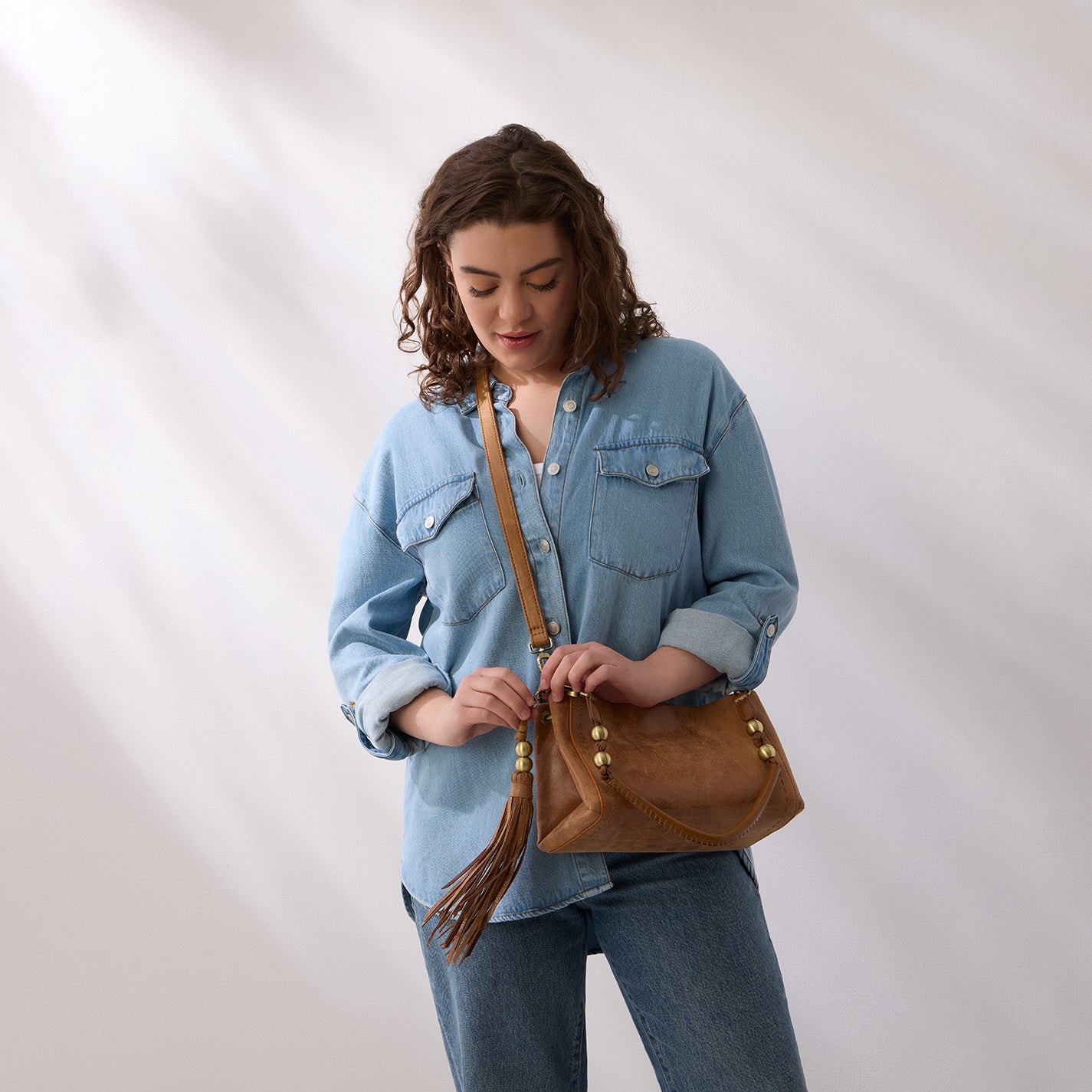 Seneca Shoulder Crossbody in Buffed Leather – Whiskey - HOBO