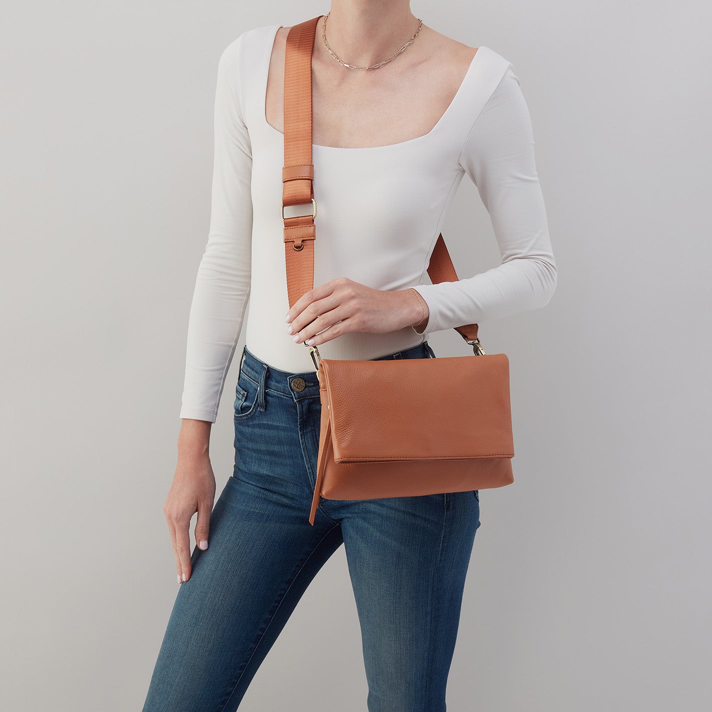 Grant Crossbody In Pebbled Leather – Butterscotch - HOBO