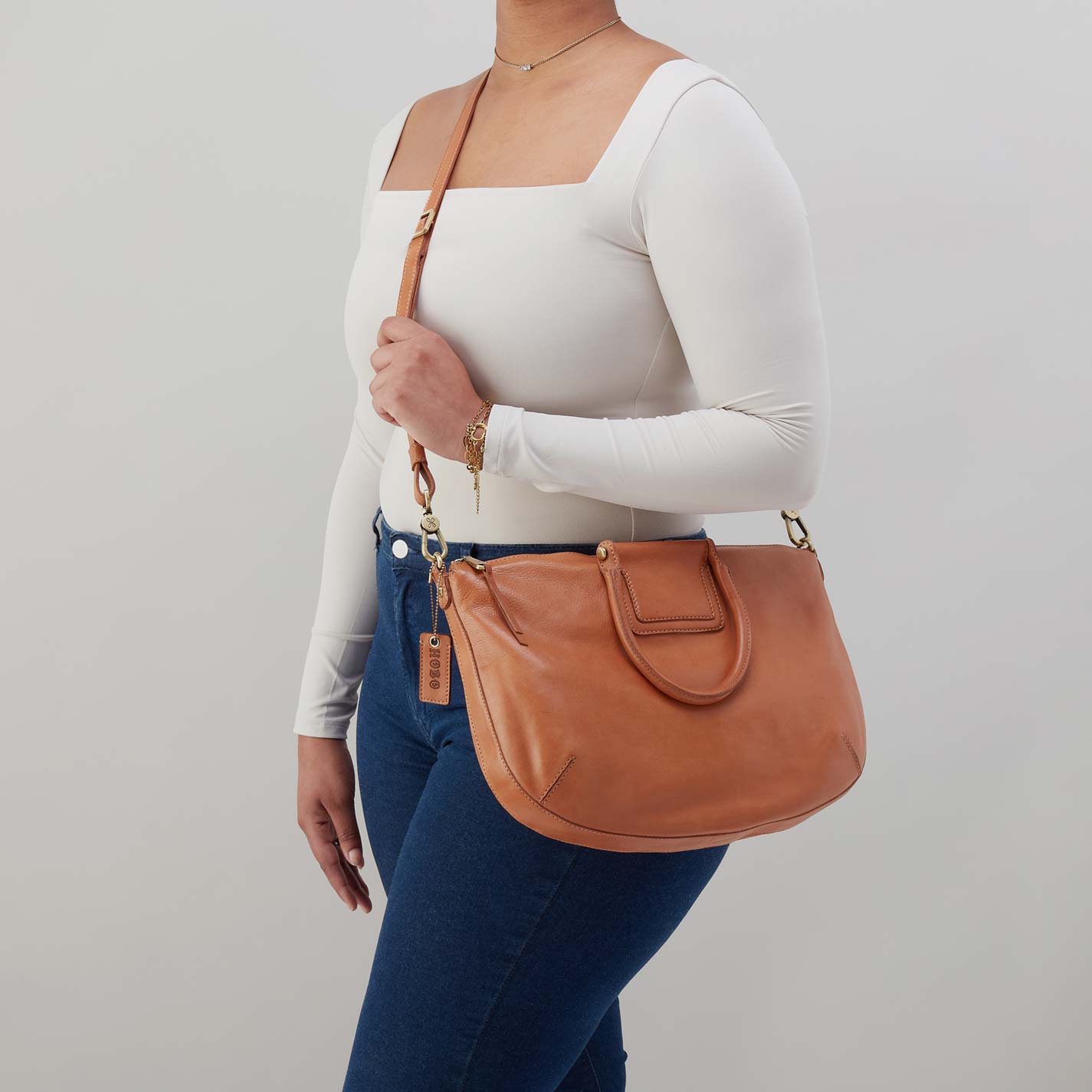 Sheila Large Crossbody in Washed Leather – Harvest Wheat - HOBO