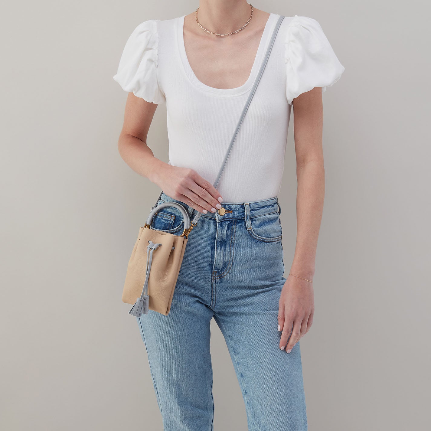 Eden Phone Crossbody In Pebbled Leather – Linen - HOBO