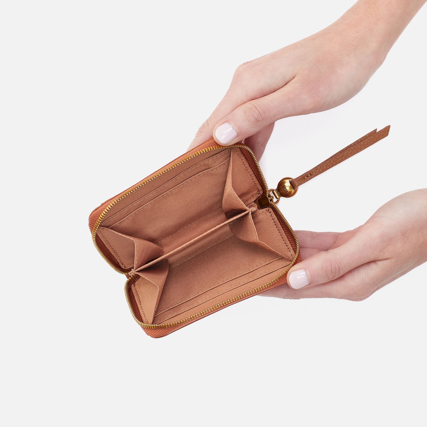 Hart Card Case In Pebbled Leather – Warm Honey - HOBO