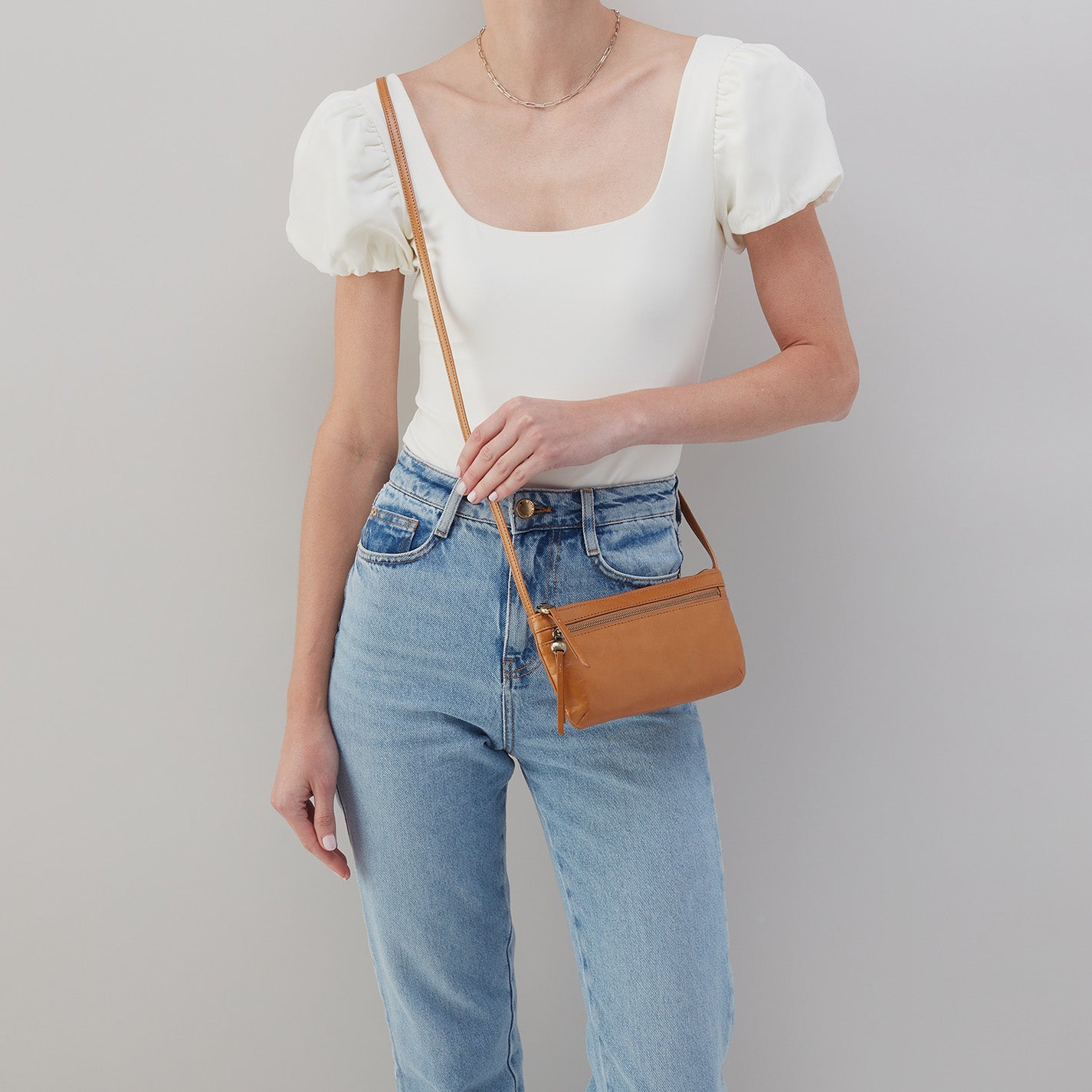 Cara Crossbody In Polished Leather – Natural - HOBO