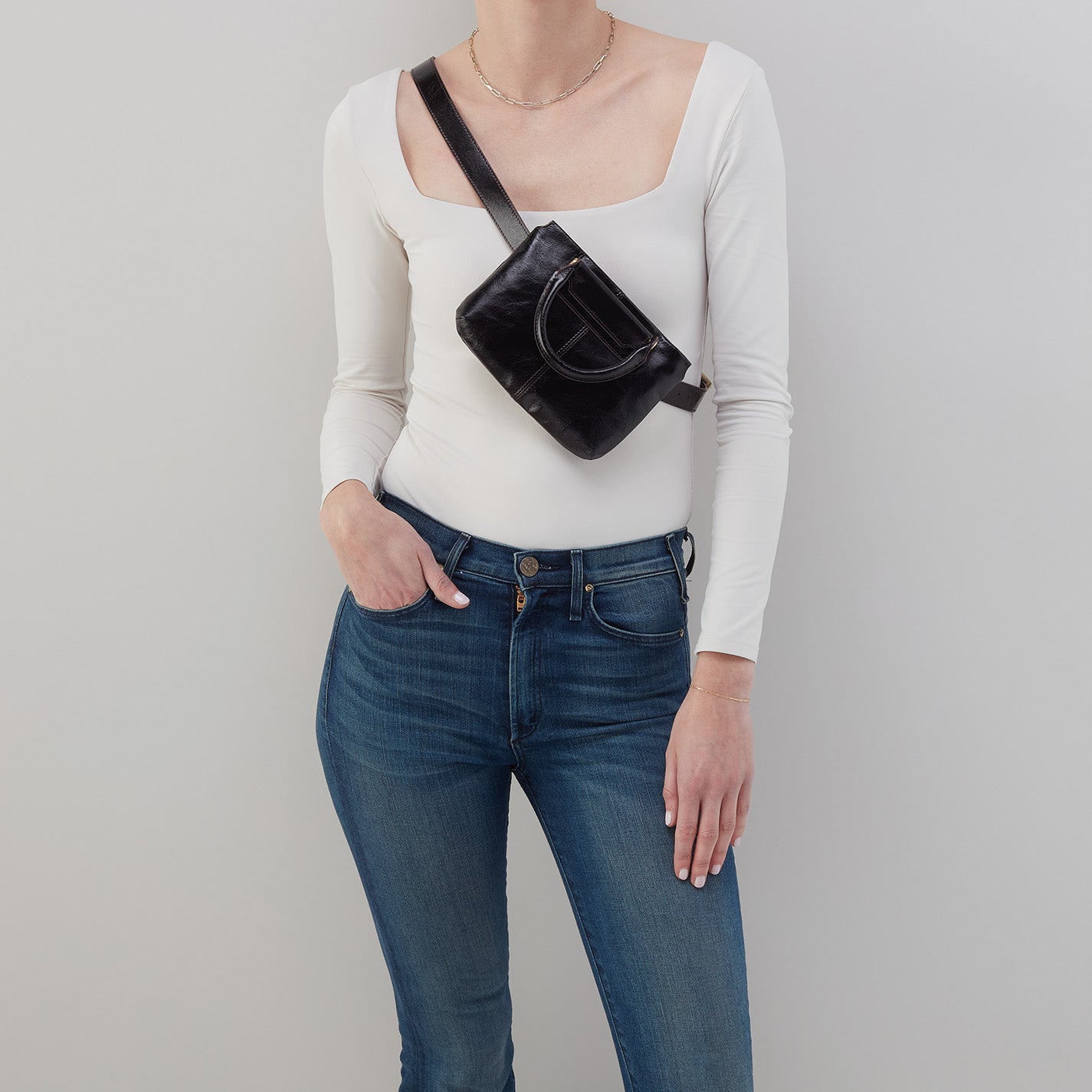 Sheila Belt Bag In Polished Leather – Black - HOBO