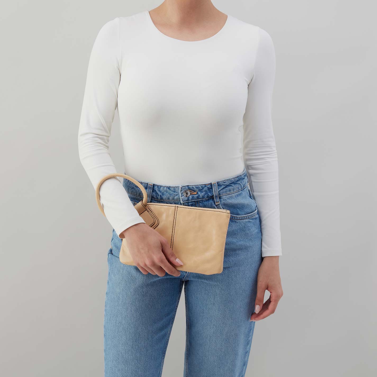 Sable Wristlet in Polished Leather – Desert Sand - HOBO