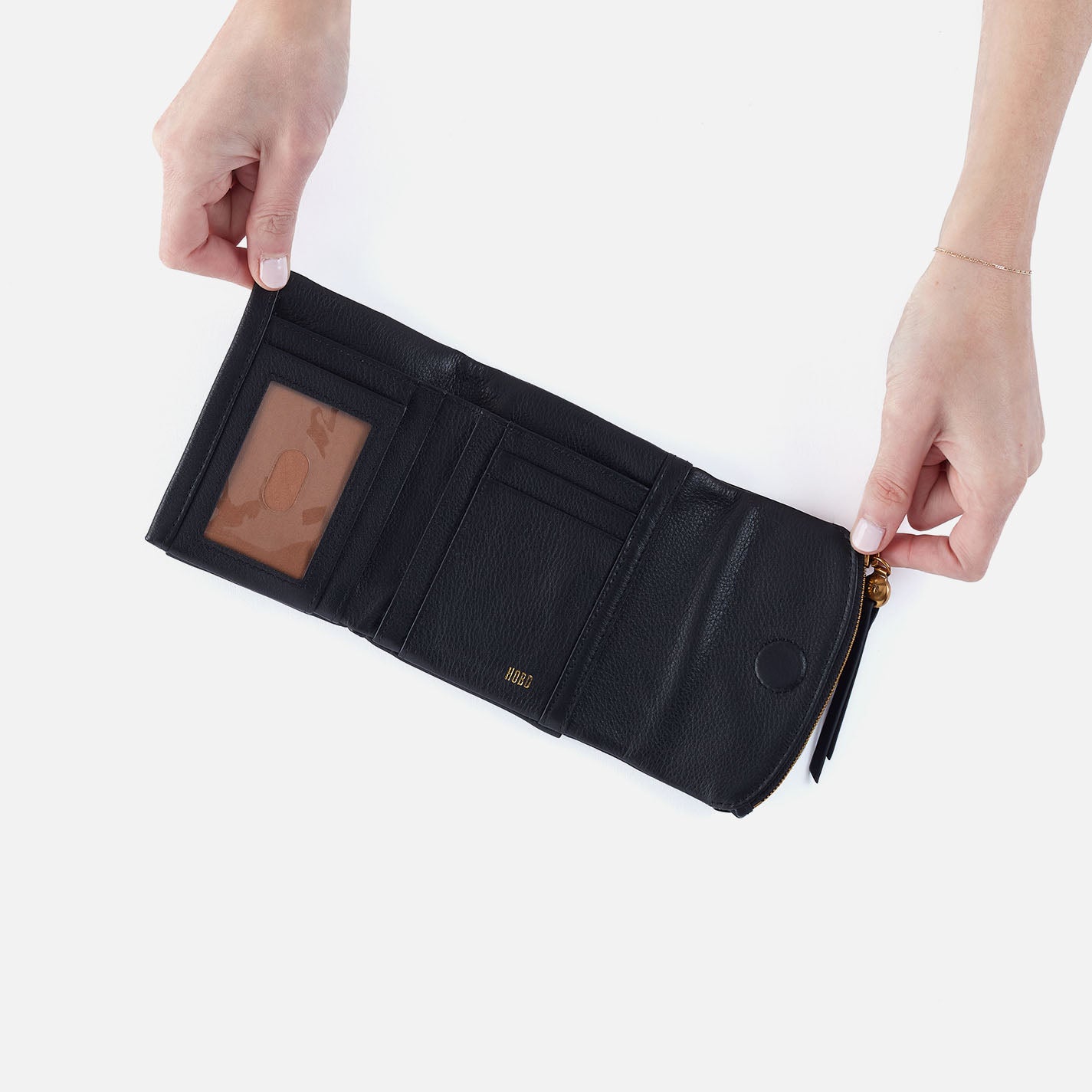 Fern Medium Trifold Wallet In Pebbled Leather – Black - HOBO