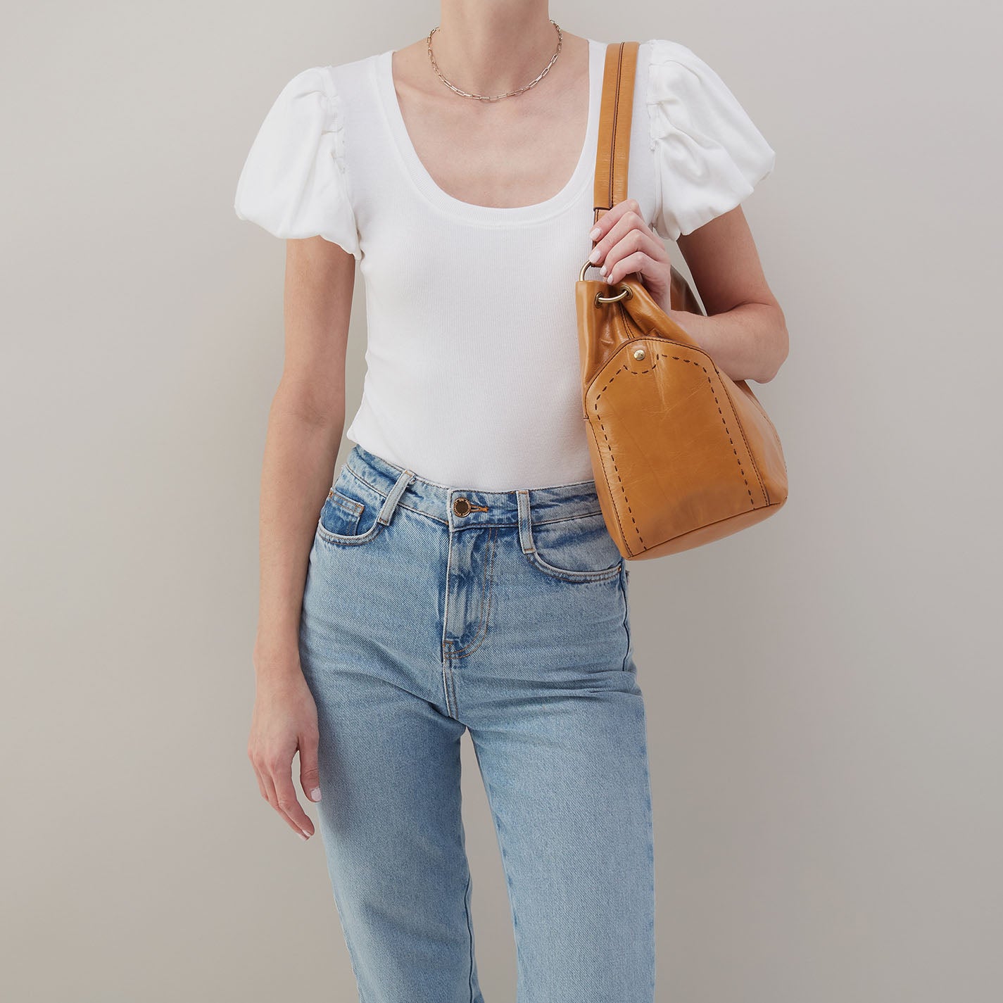 Seneca Shoulder Bag In Polished Leather – Natural - HOBO