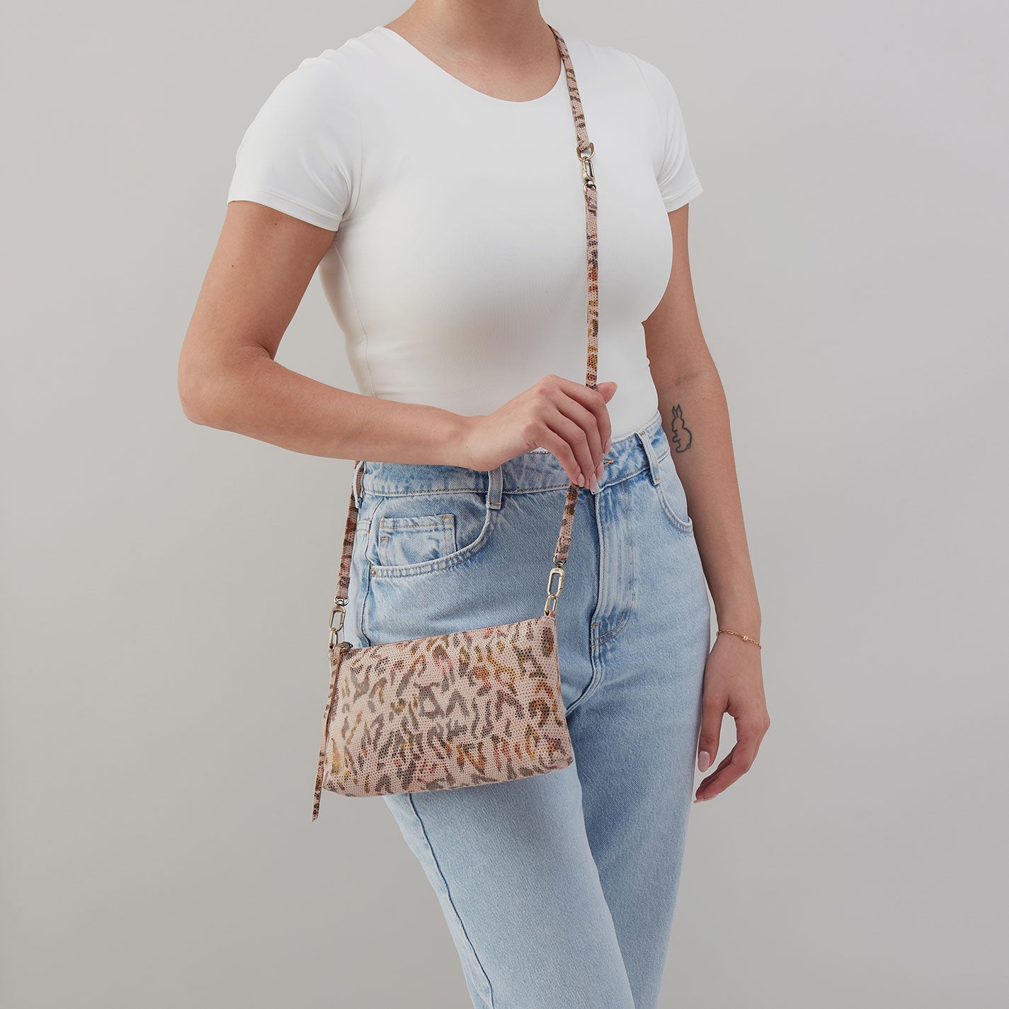 Darcy Crossbody In Printed Leather – Summer Safari - HOBO