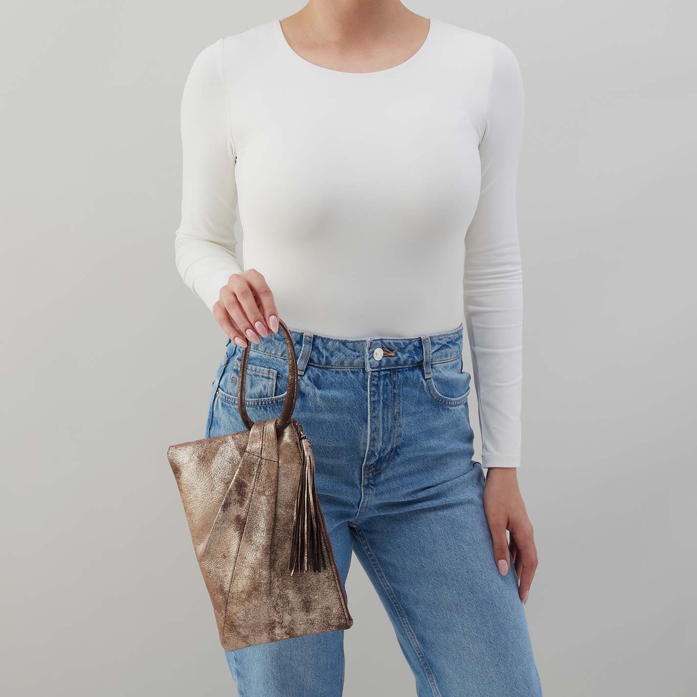 Sheila Soft Ring Clutch in Metallic Leather – Cocoa Platinum - HOBO