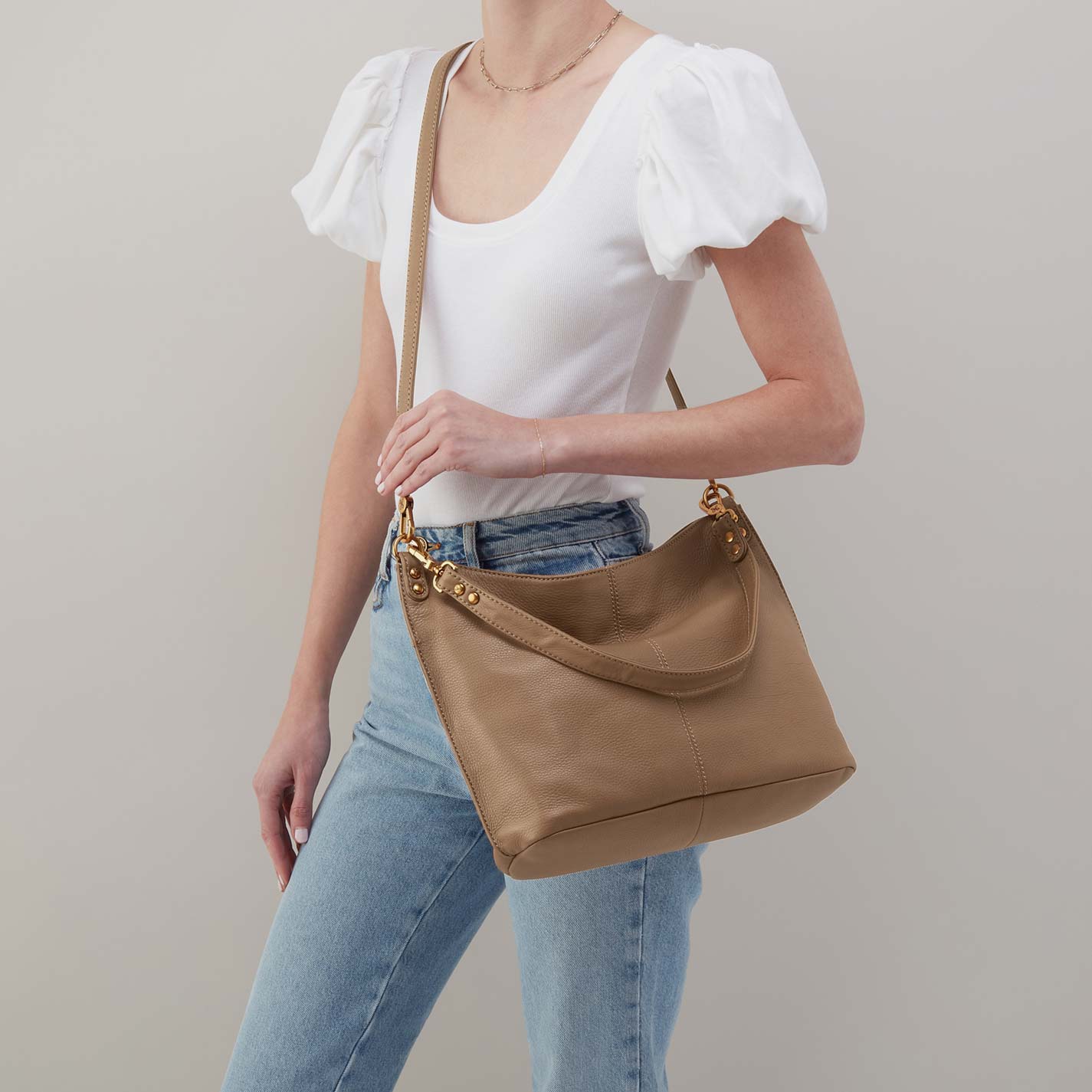 Pier Shoulder Bag in Pebbled Leather – Cedar Sagebrush - HOBO