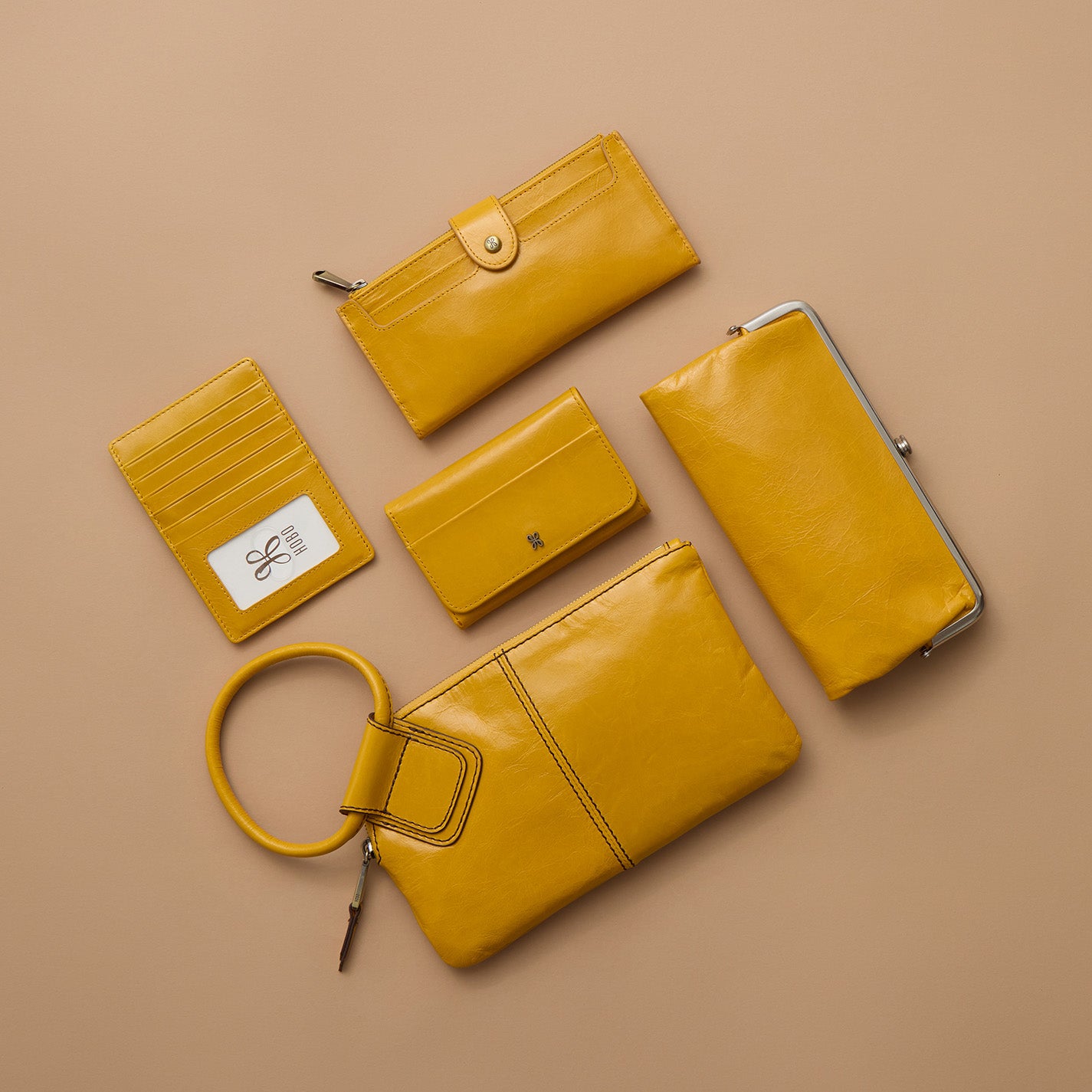 Lauren Clutch-Wallet In Polished Leather – Sun Glow - HOBO